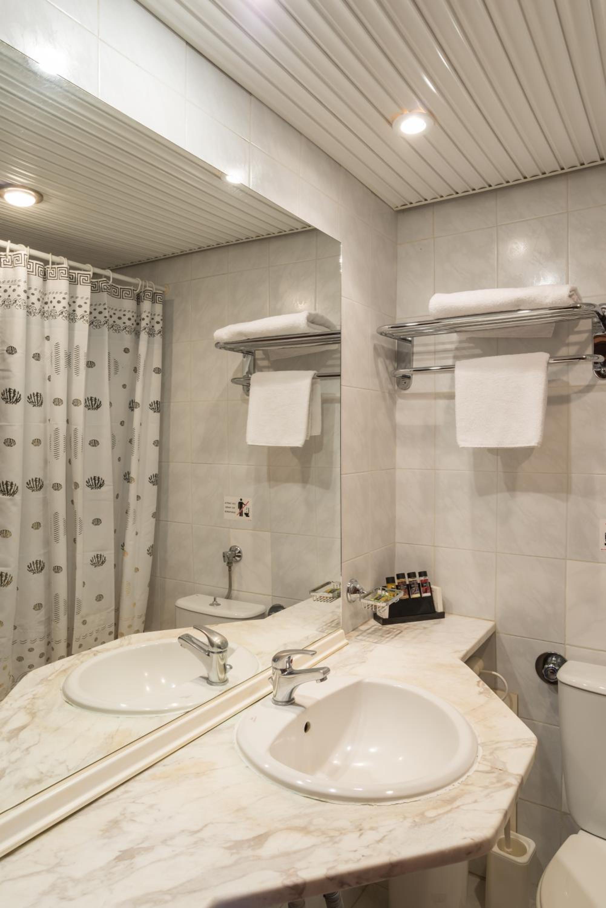Double or Twin Room - Photo 6