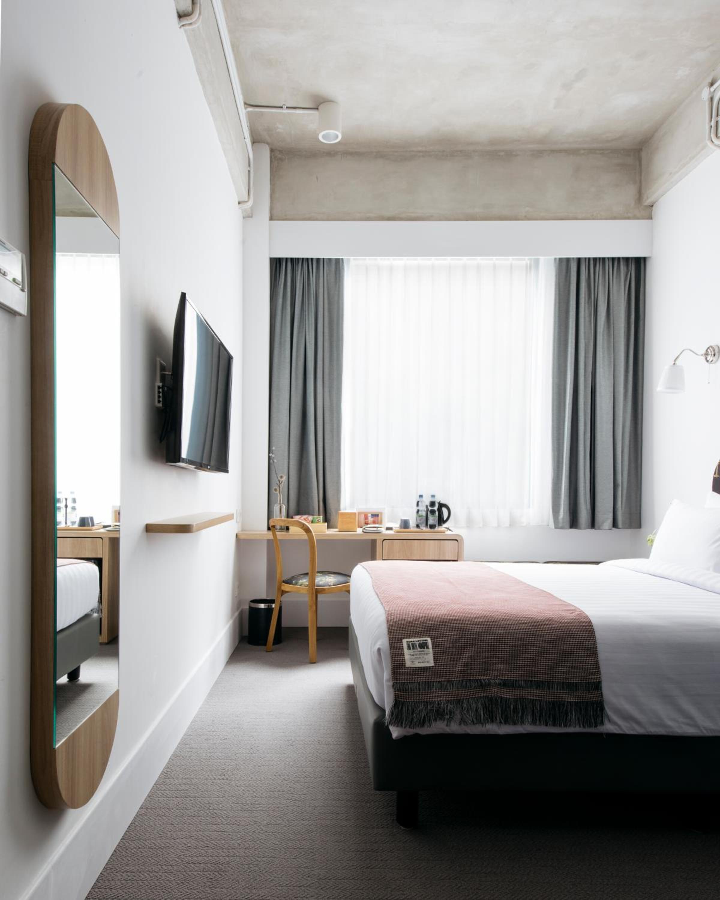 Deluxe Queen Room