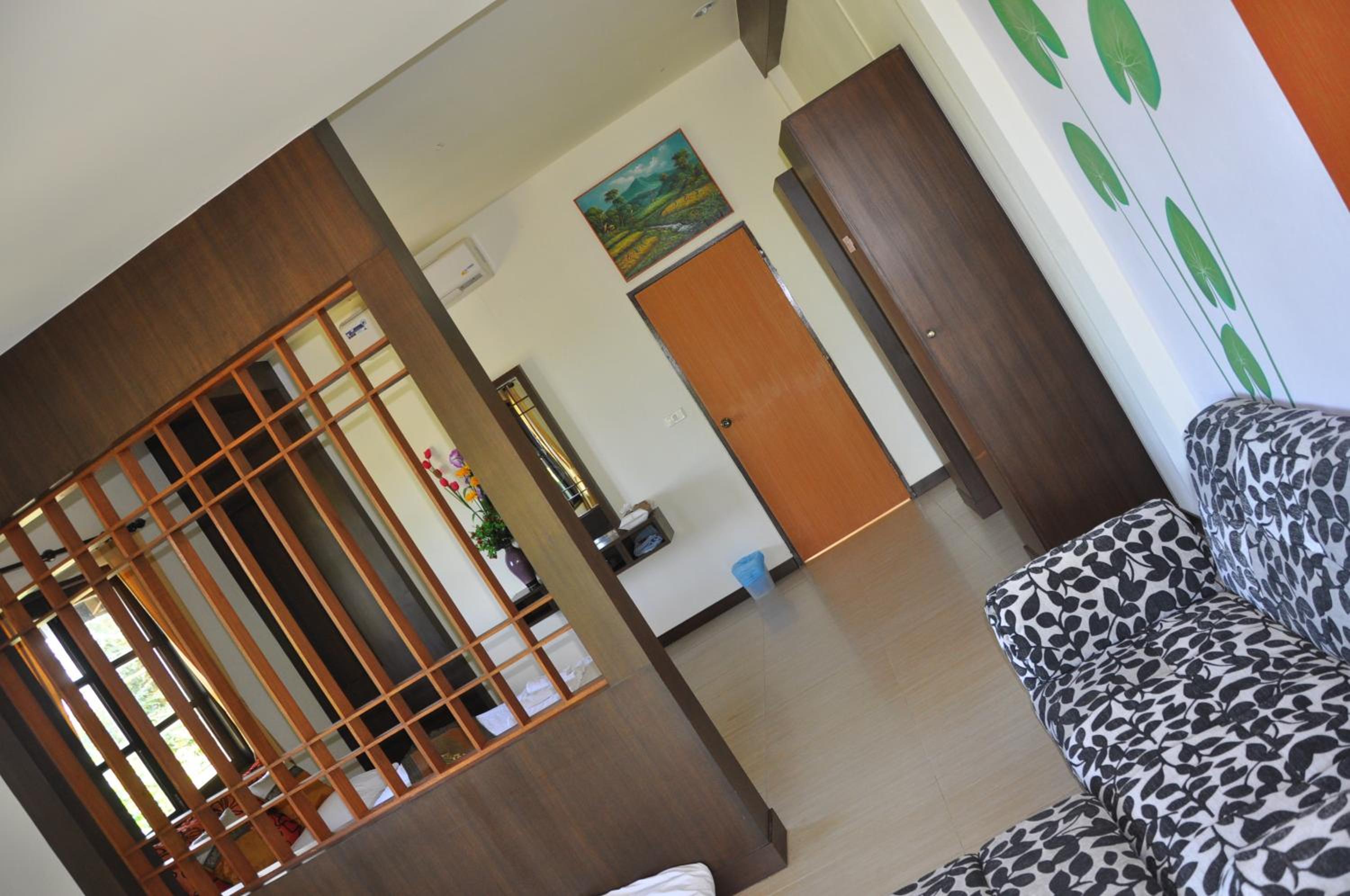 Queen Room with Garden View - Photo 6