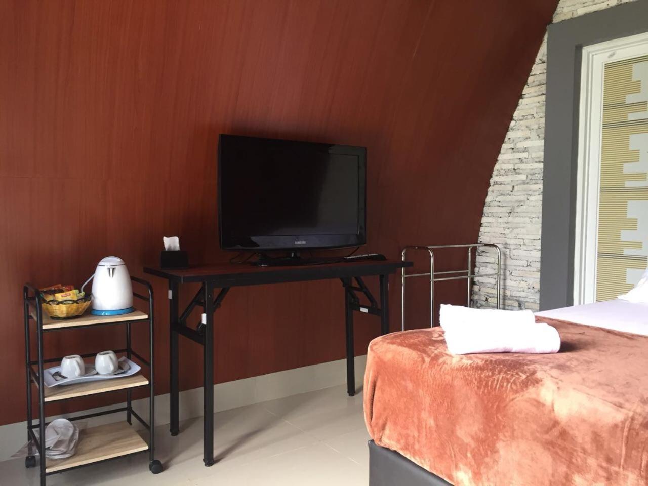 Deluxe Double Room with Balcony - Photo 3