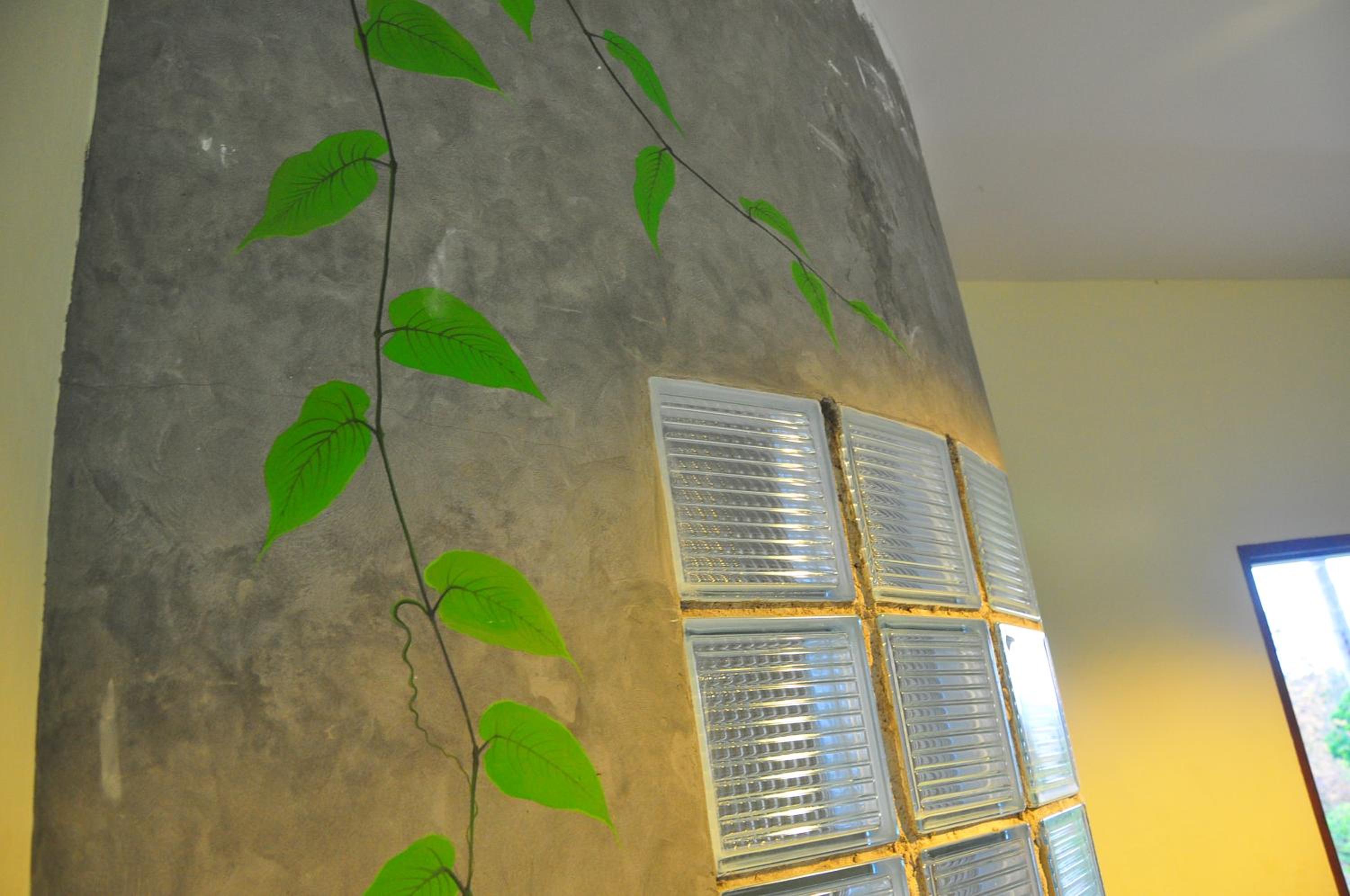 Queen Room with Balcony - Photo 4