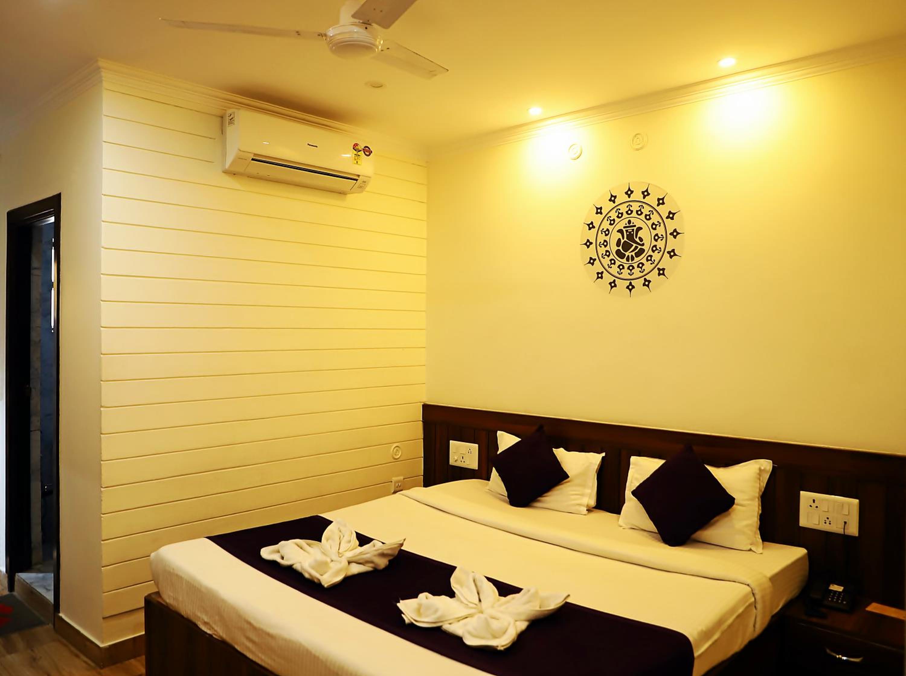 Executive Room - Photo 1