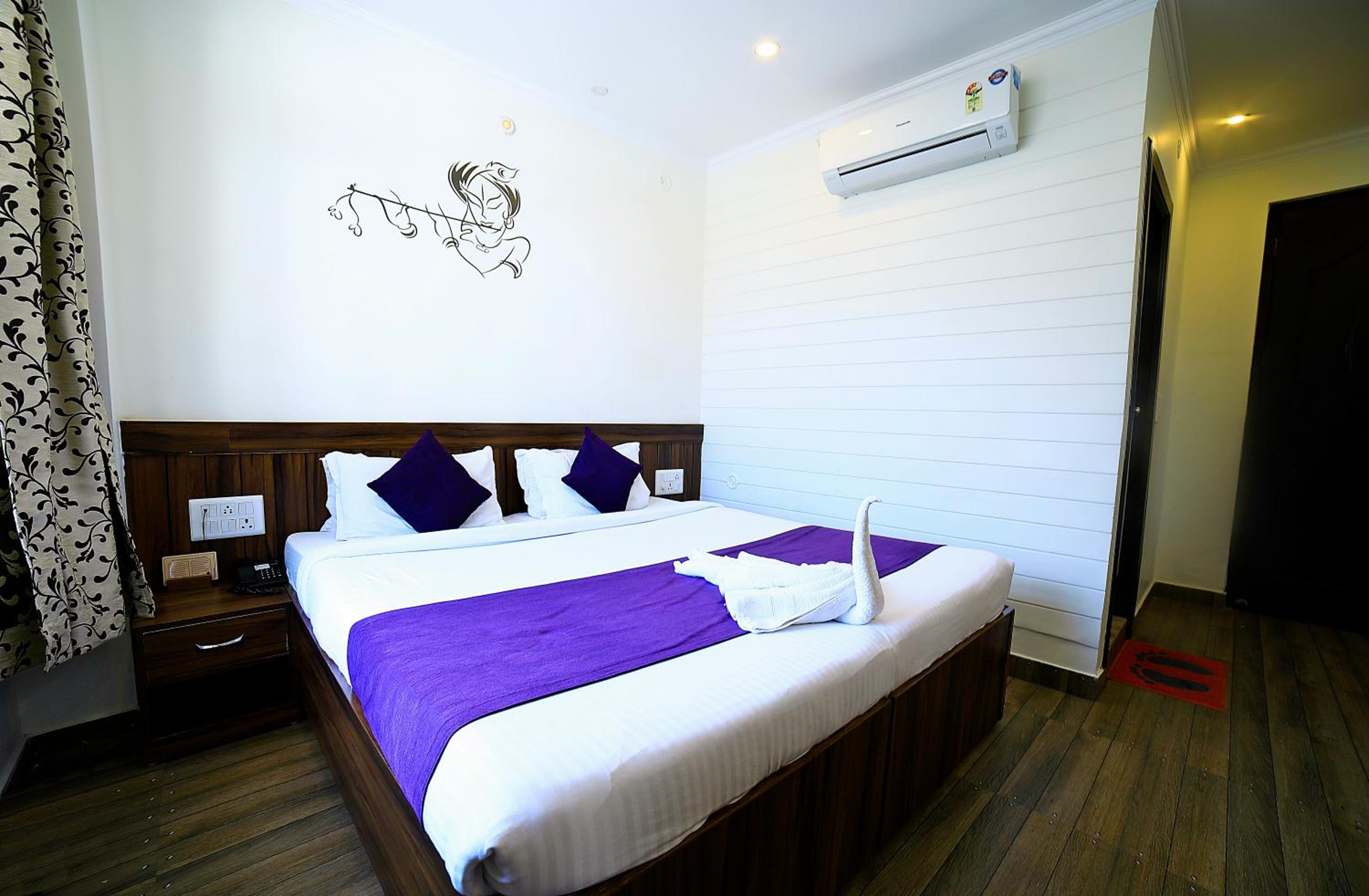 Deluxe Double or Twin Room with Balcony - Photo 1