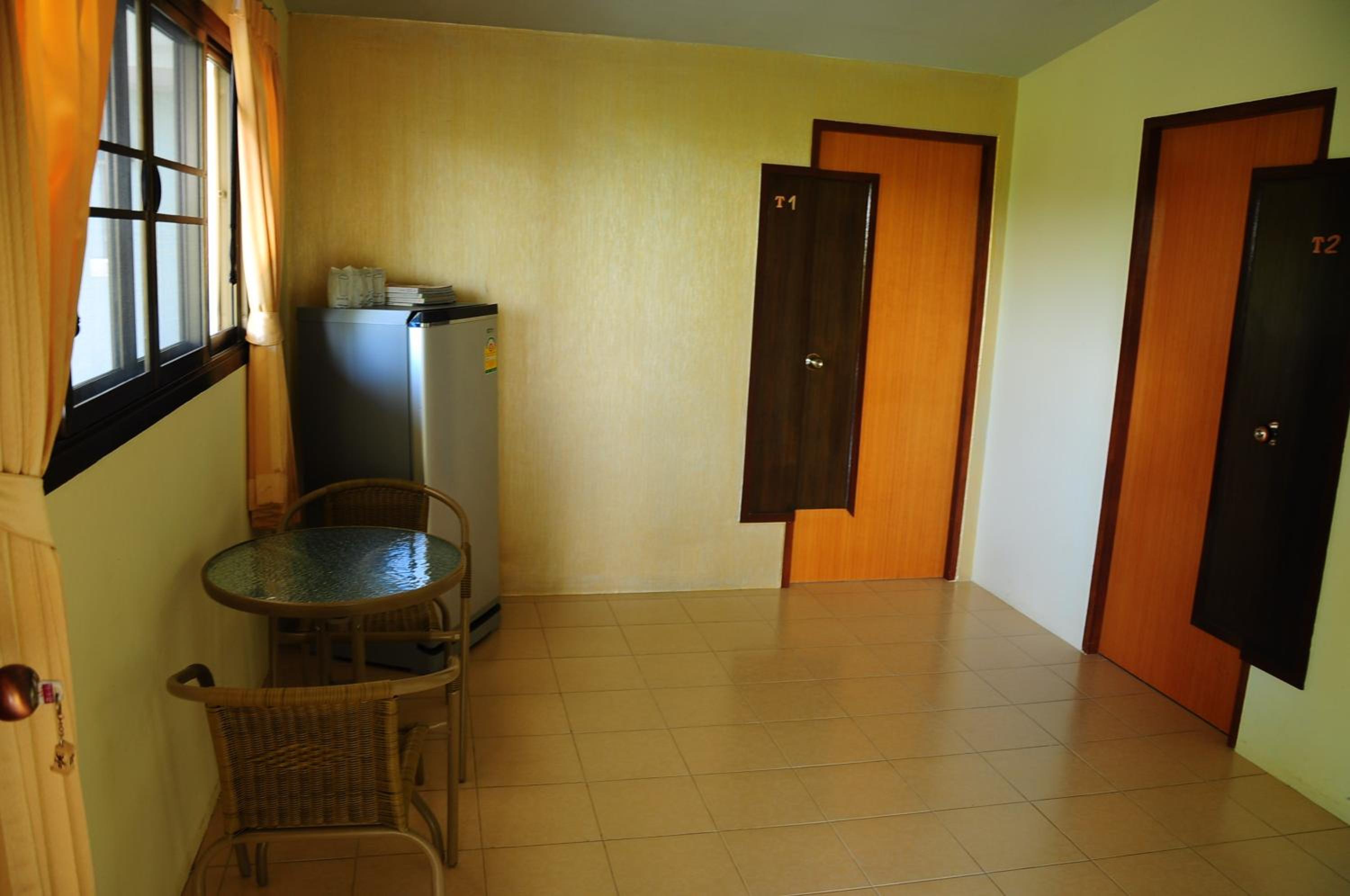 Family Room with Mountain View - Photo 7