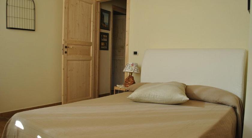 Economy Quadruple Room - Photo 8