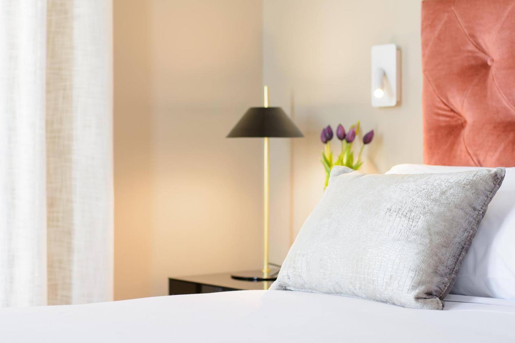 Deluxe Double Room with Big Bed photo 2