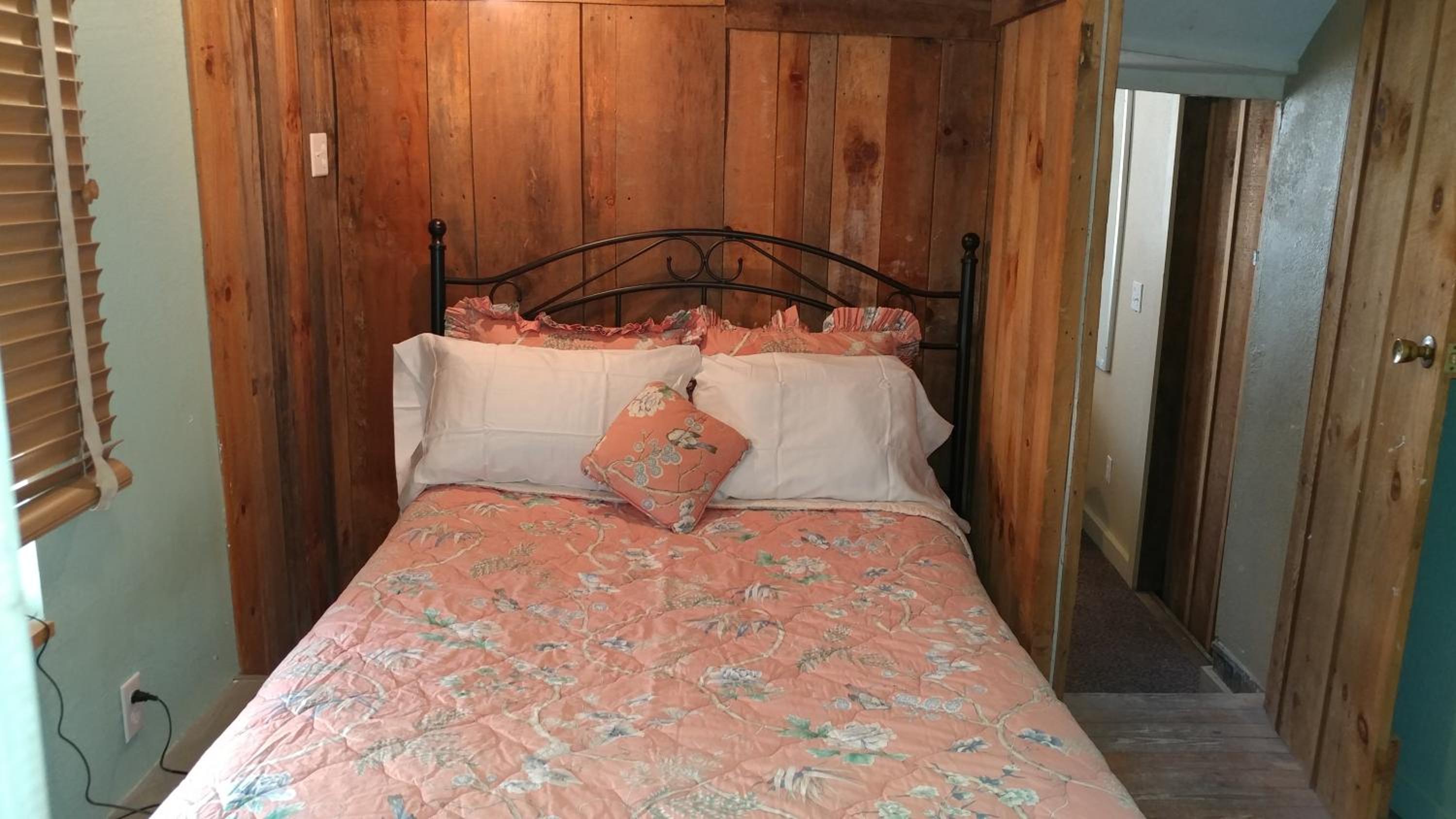 Budget Double Room photo 1