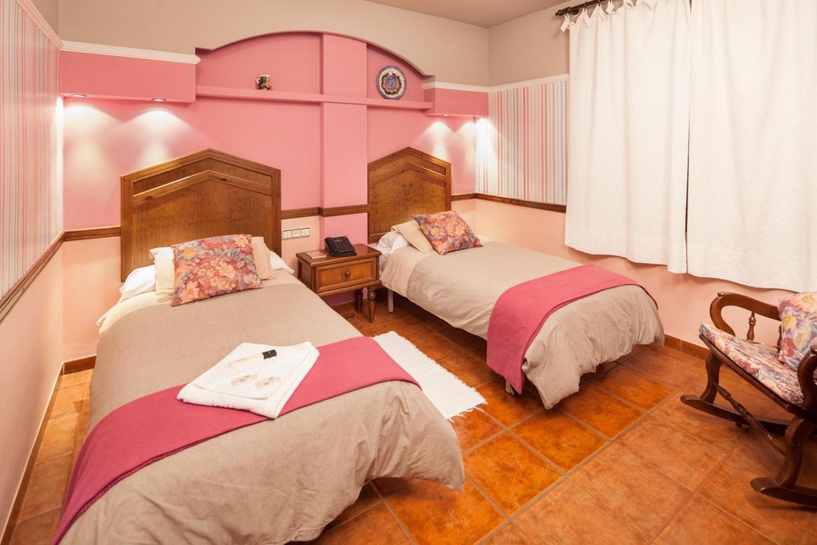 Classic Double Room - Photo 8