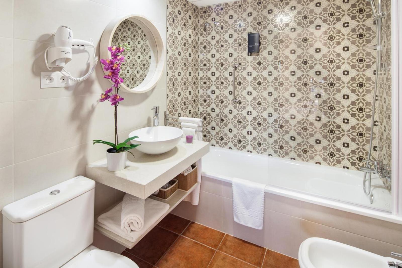Superior Double Room with Balcony - Photo 15