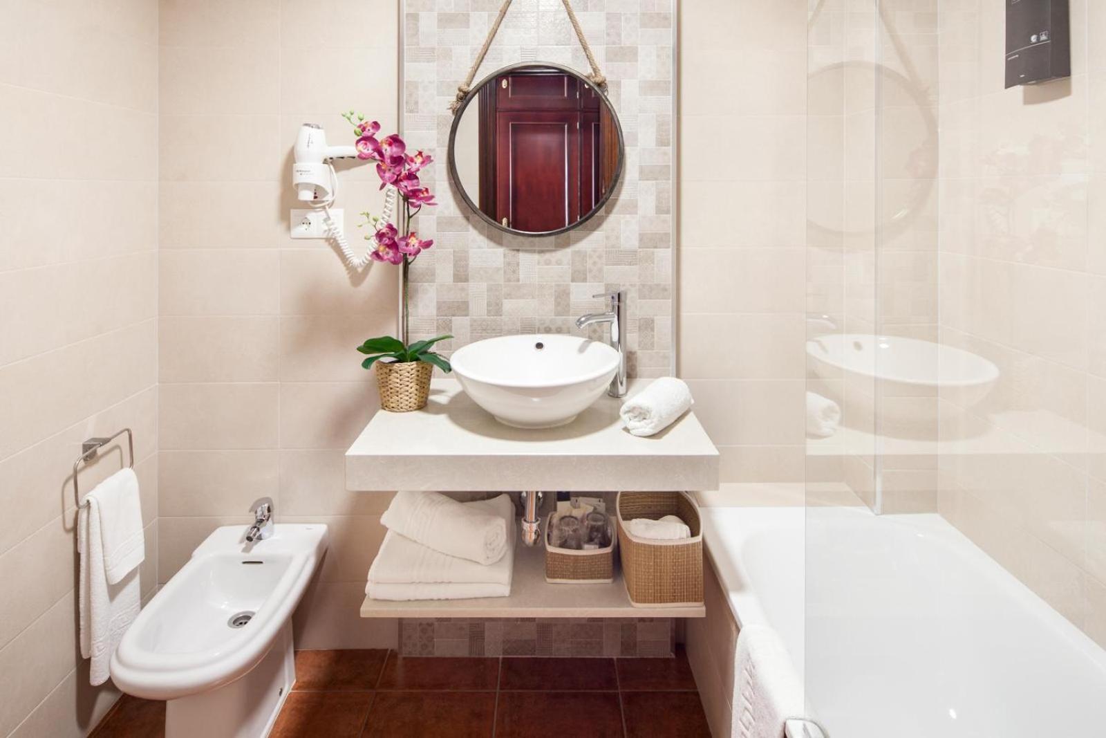 Superior Double Room with Balcony - Photo 14