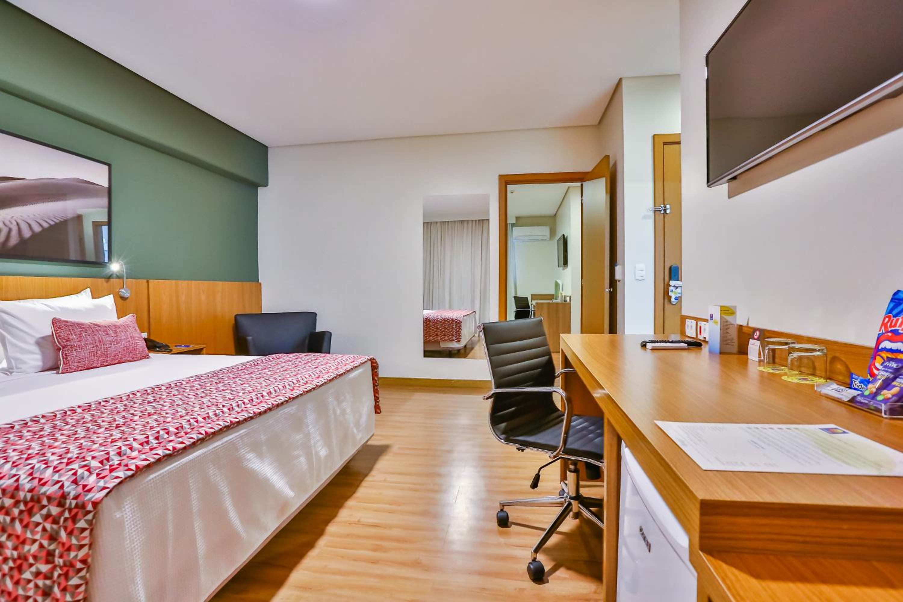 Queen Room - Disability Access photo 3