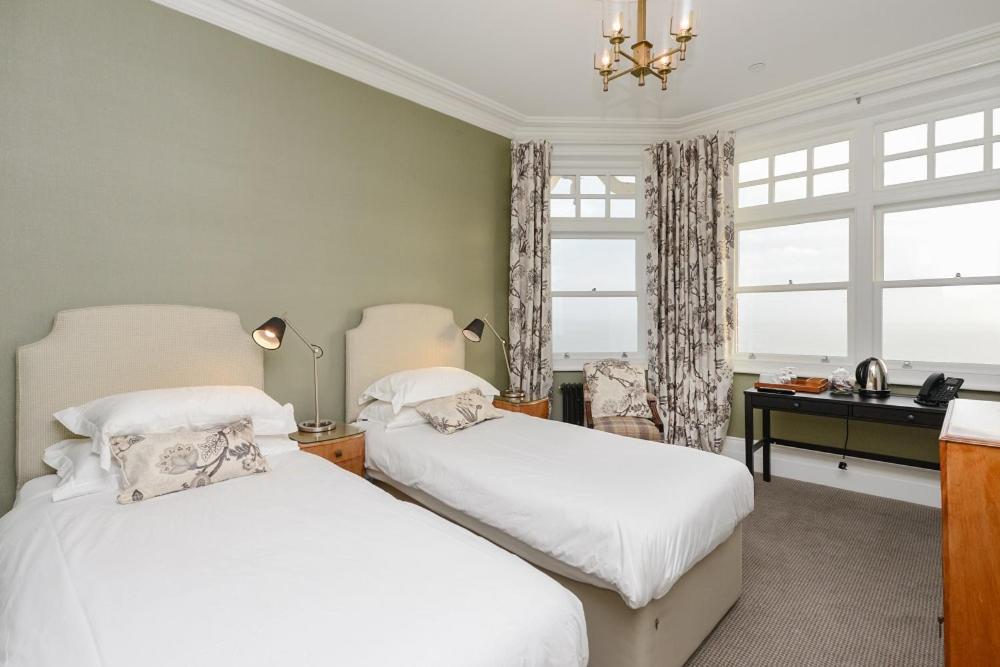 Deluxe Double or Twin Room with Sea View photo 3
