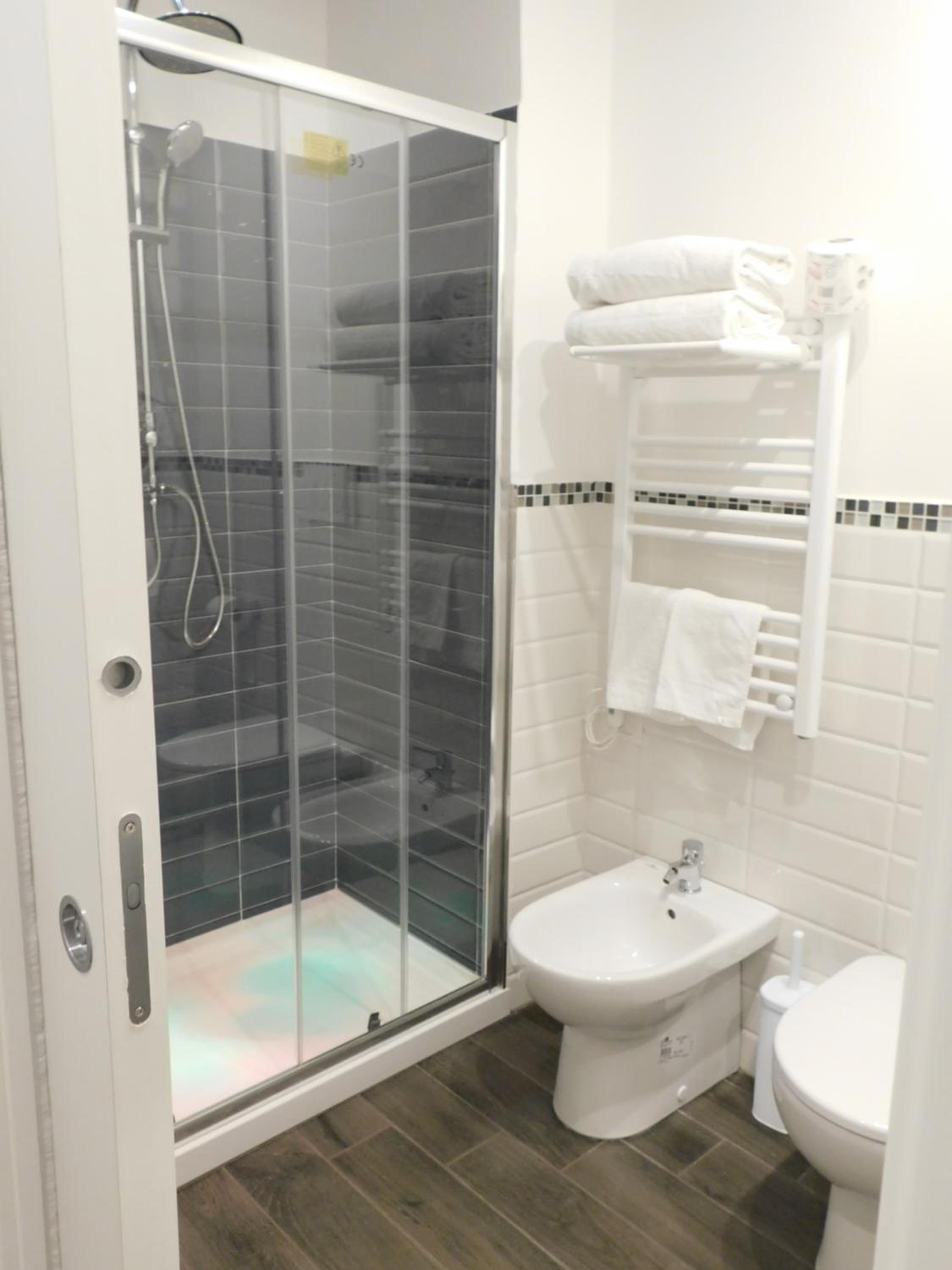 Deluxe King Room - Photo 27