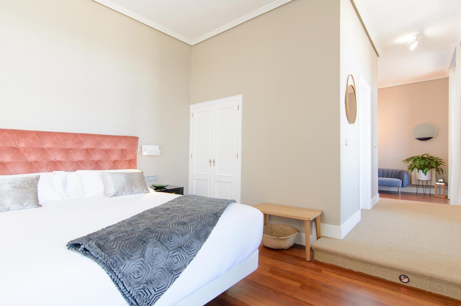 Deluxe Double Room with Big Bed photo 3