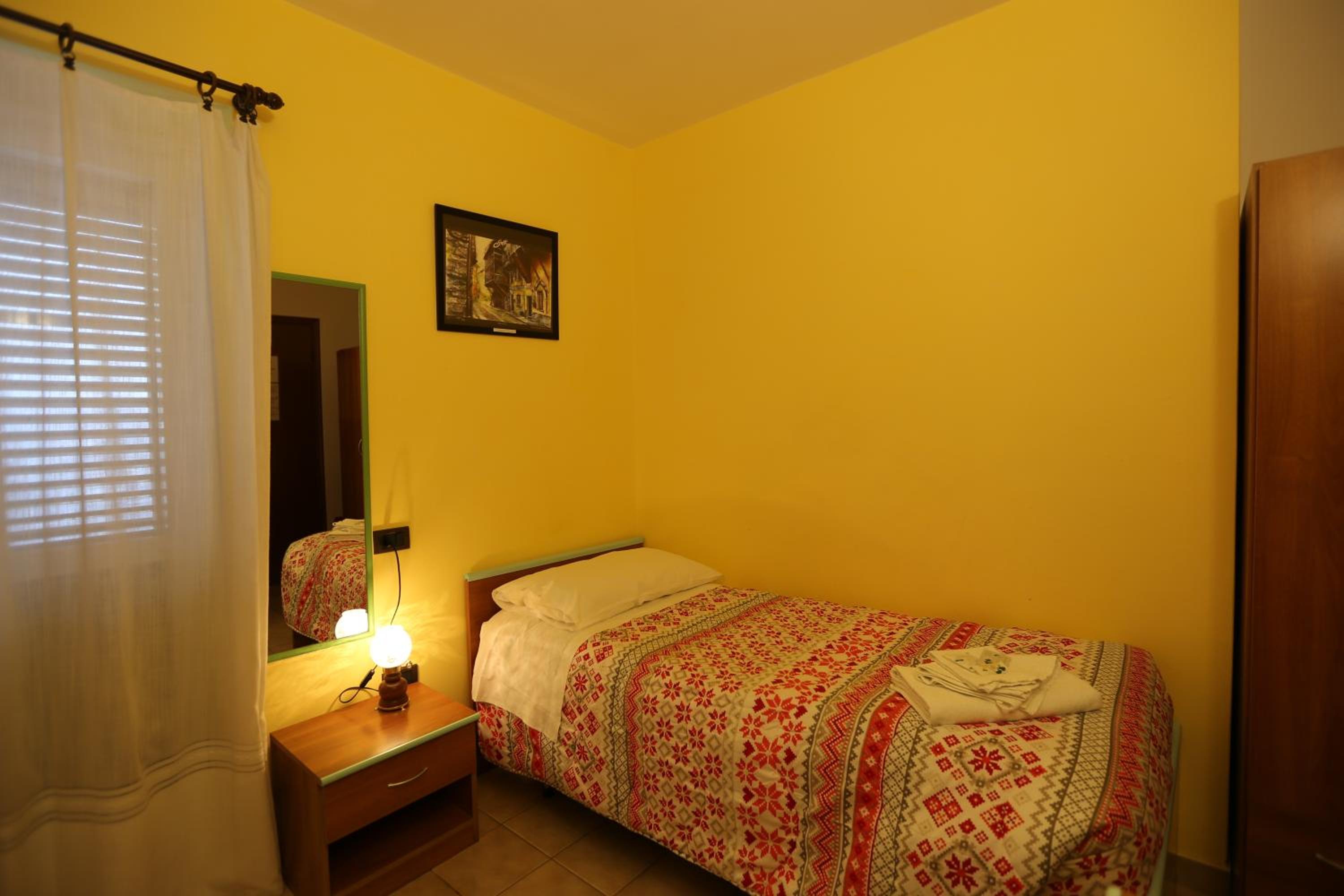 Single Room photo 2