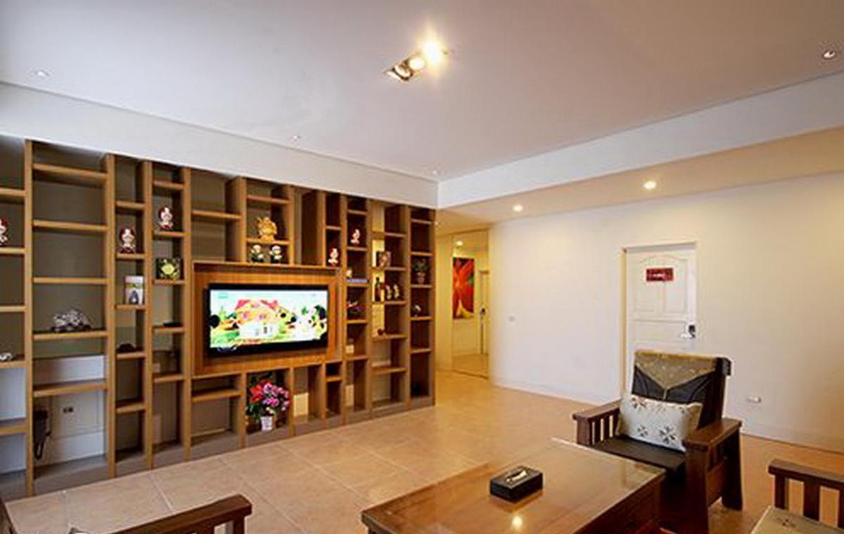 Queen Room photo 2