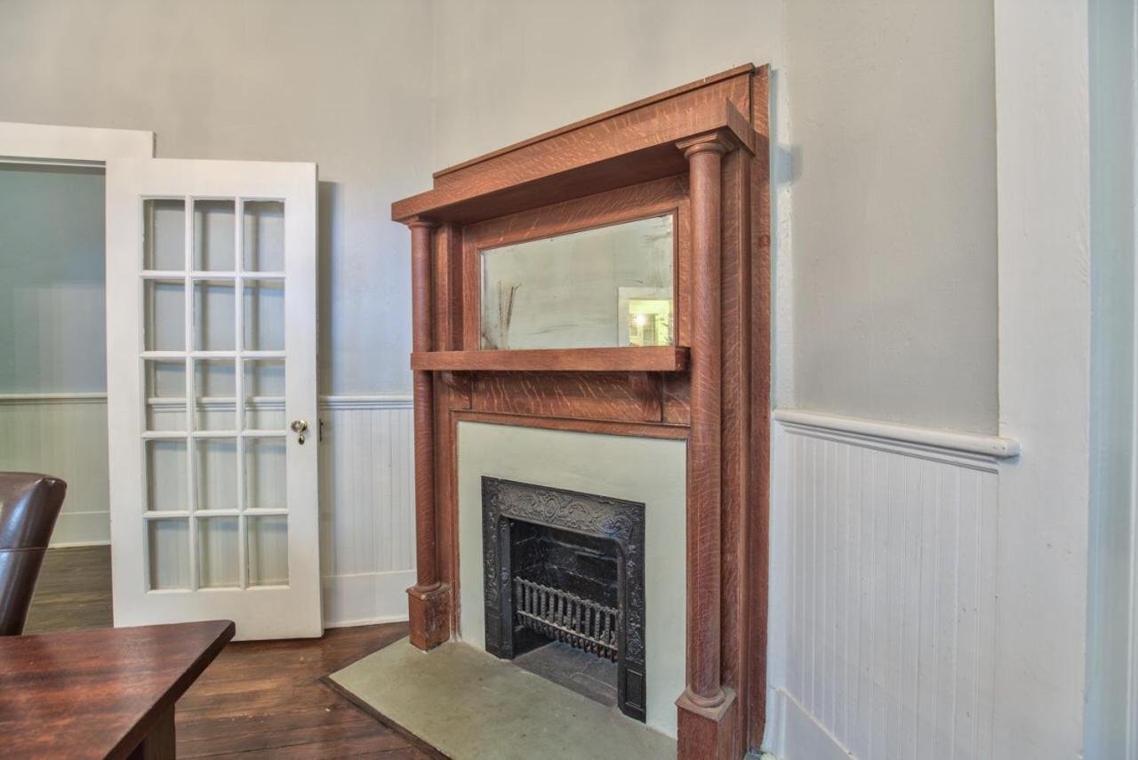 Three-Bedroom House photo 2