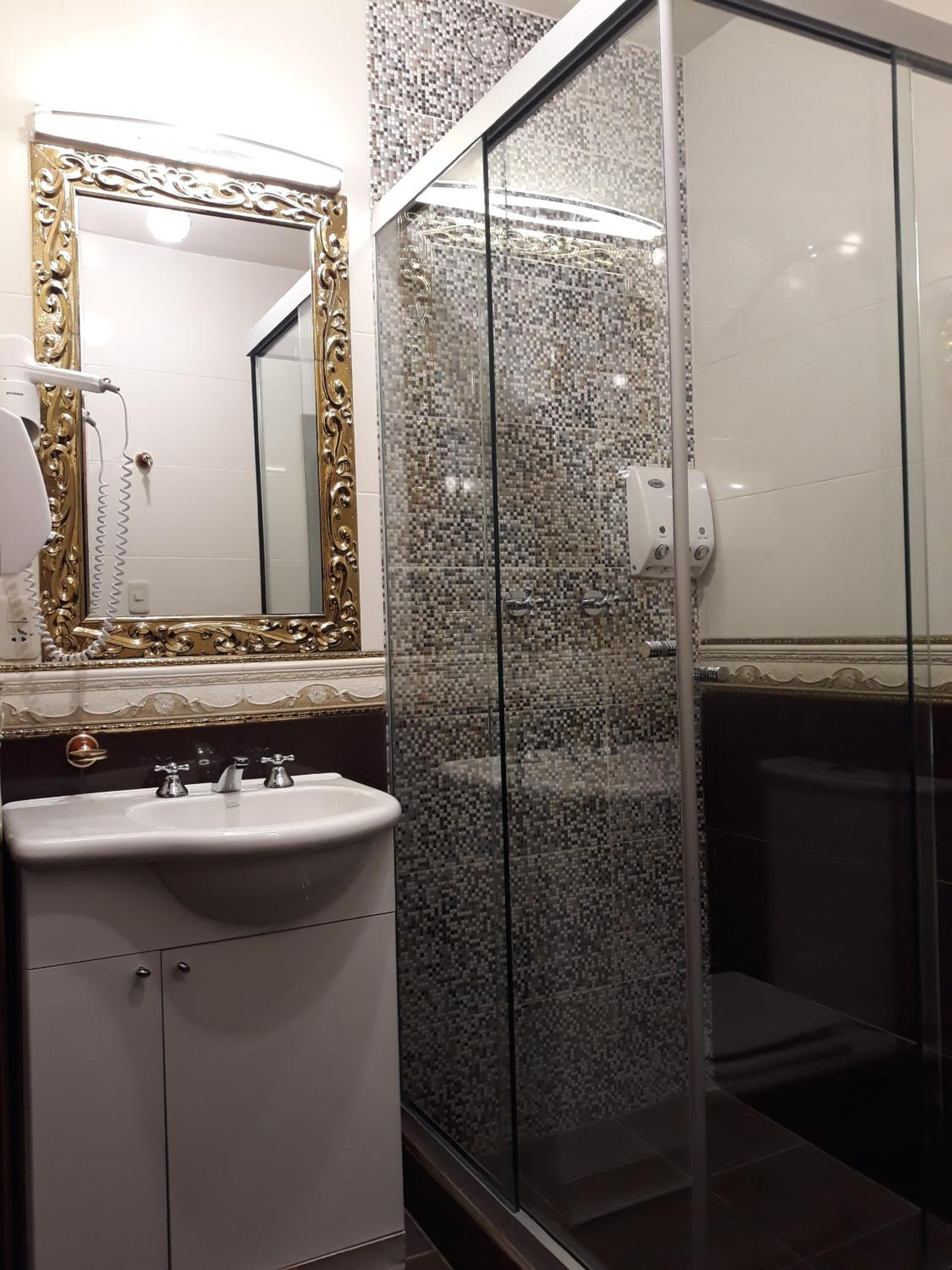Quadruple Room with Private Bathroom photo 3