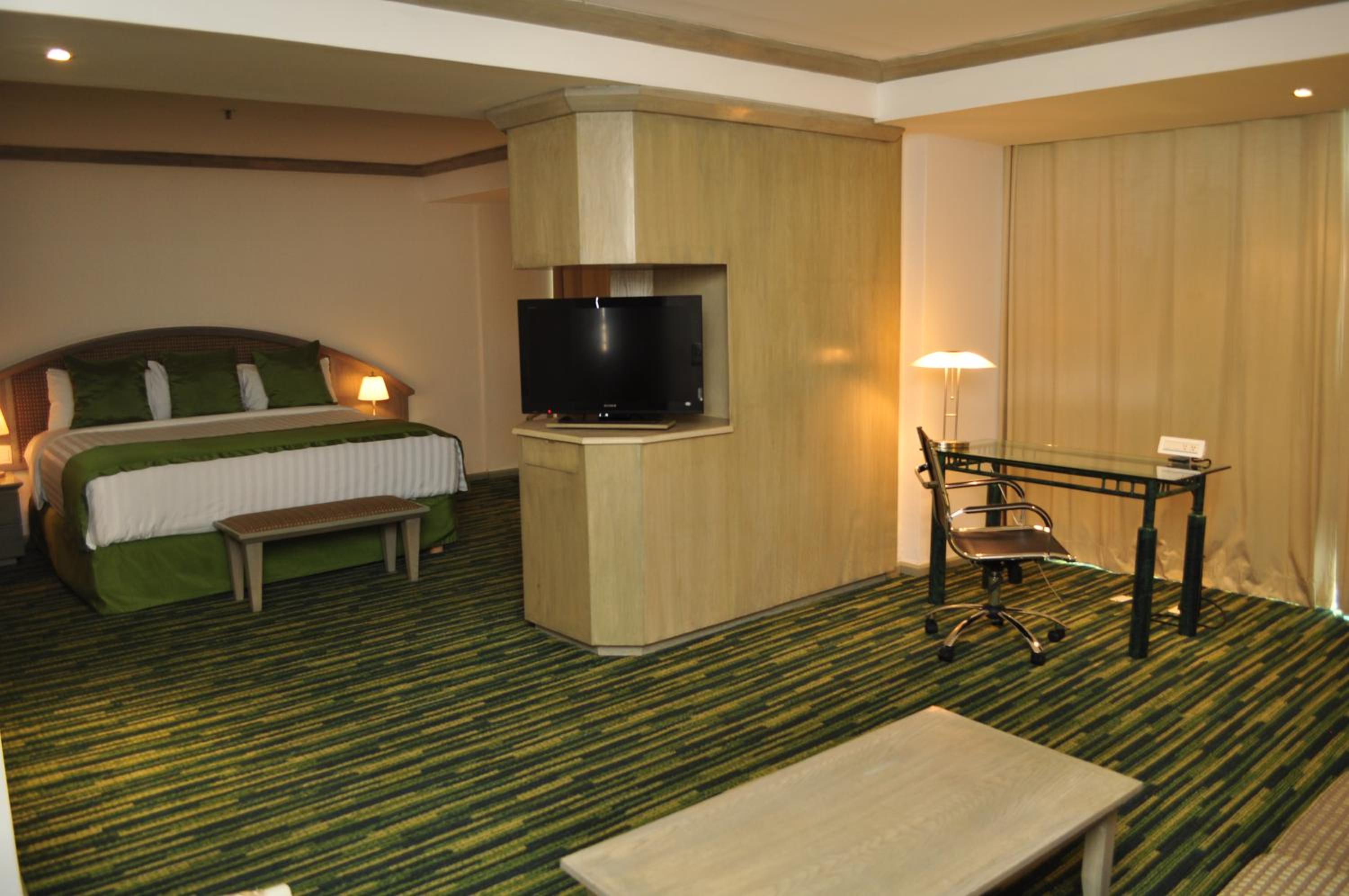 Studio King Suite - Photo 6