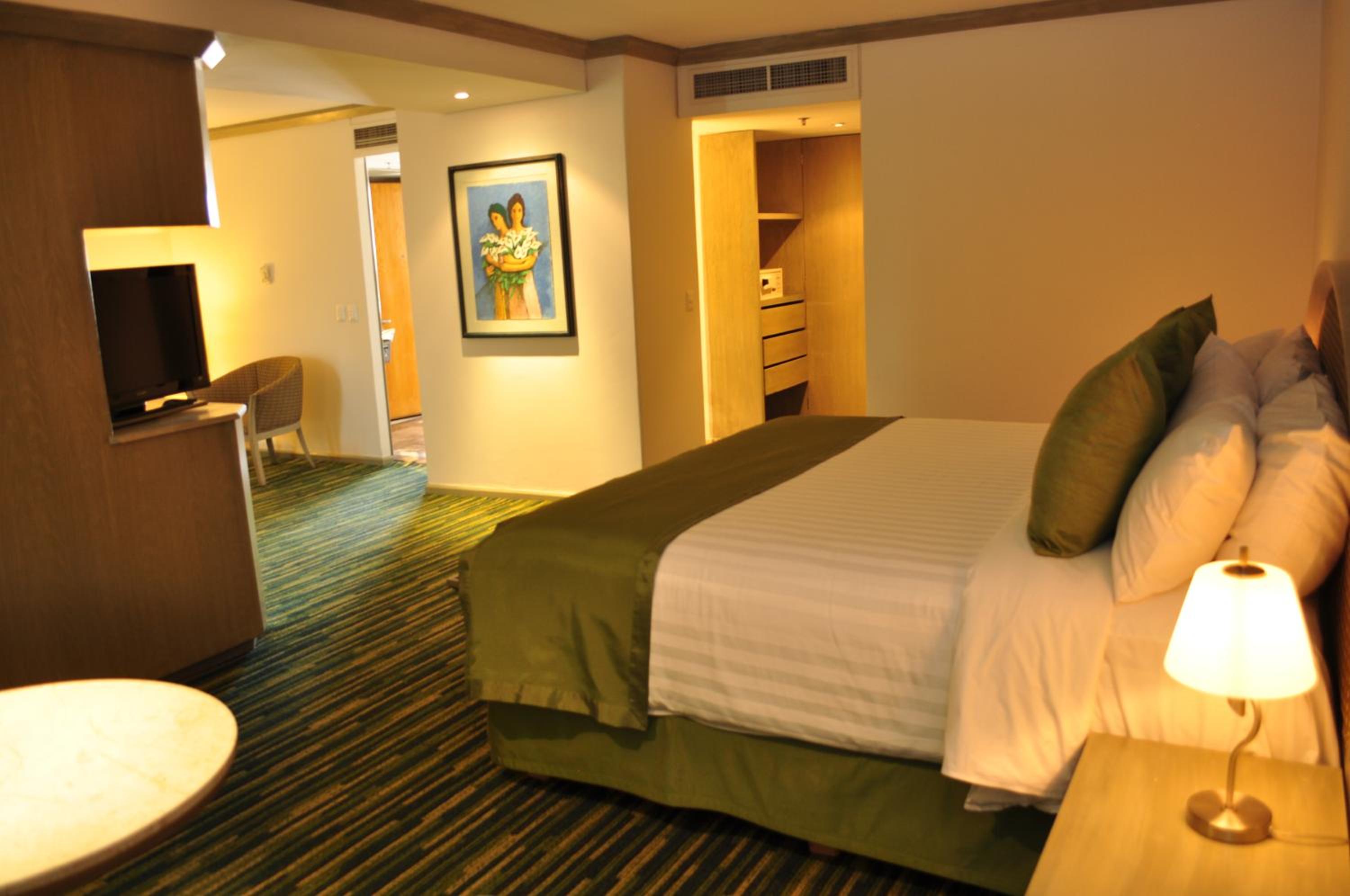 Studio King Suite - Photo 4