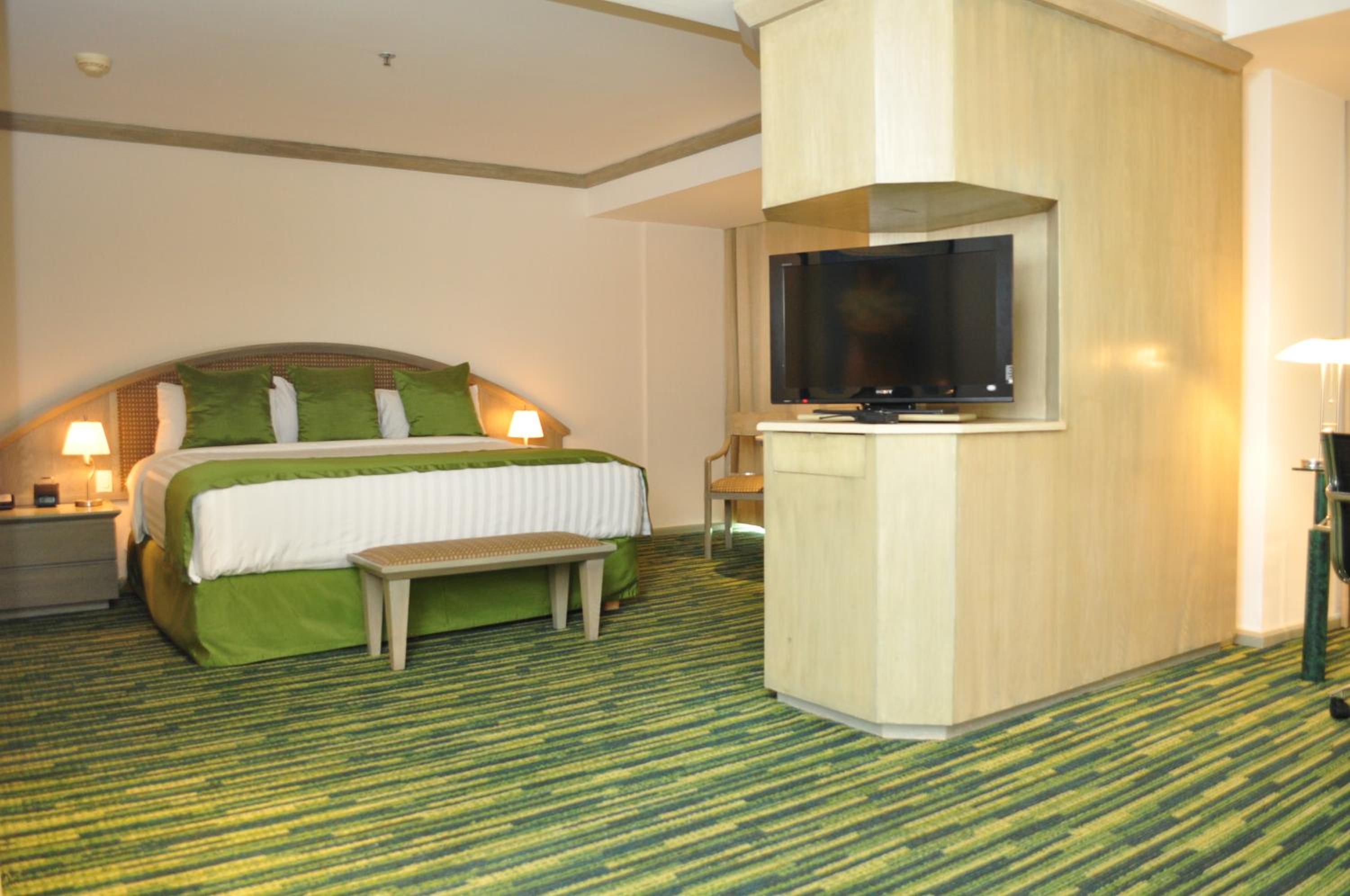 Studio King Suite - Photo 3