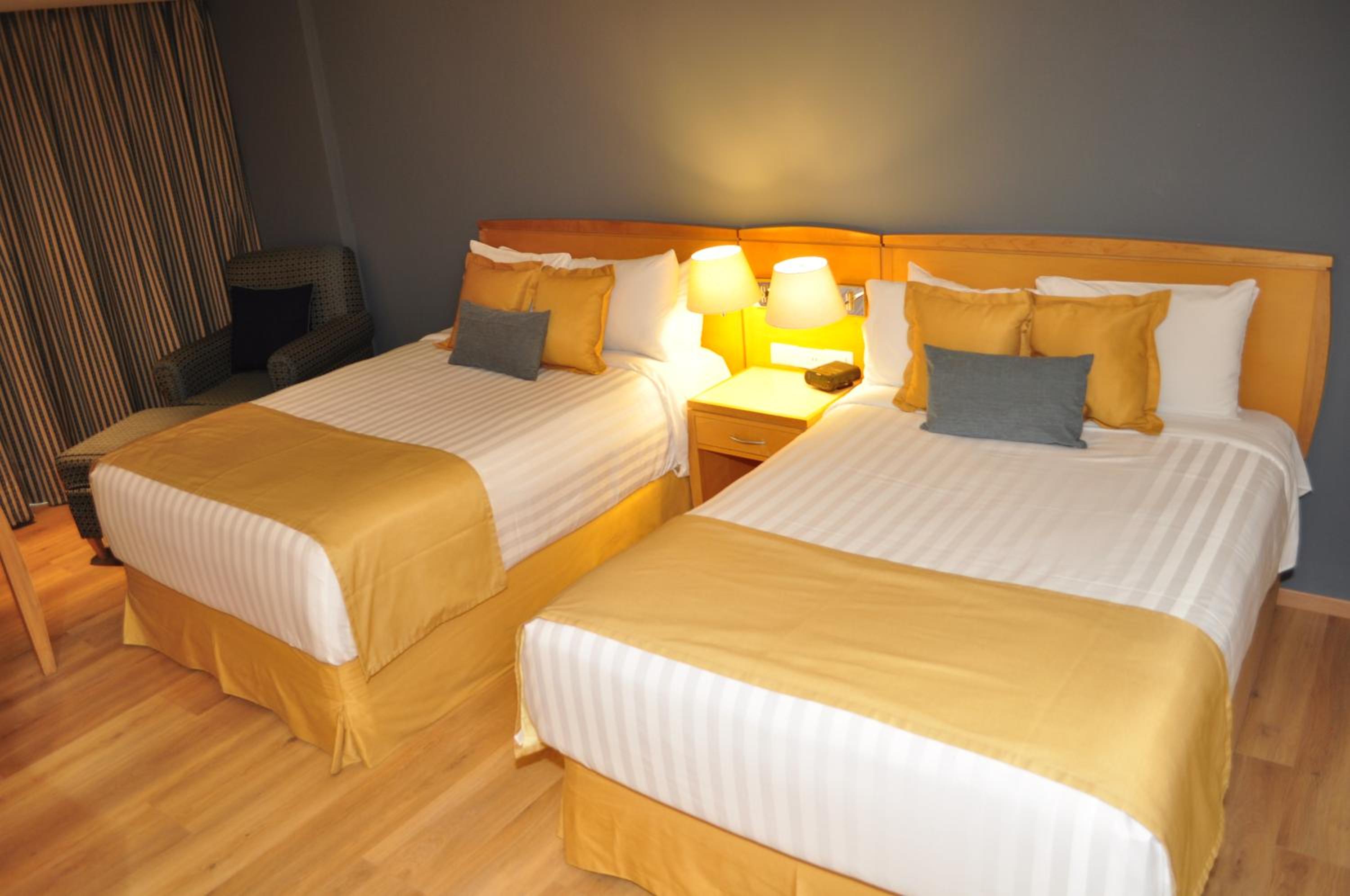Double Room with Two Double Beds - Photo 4