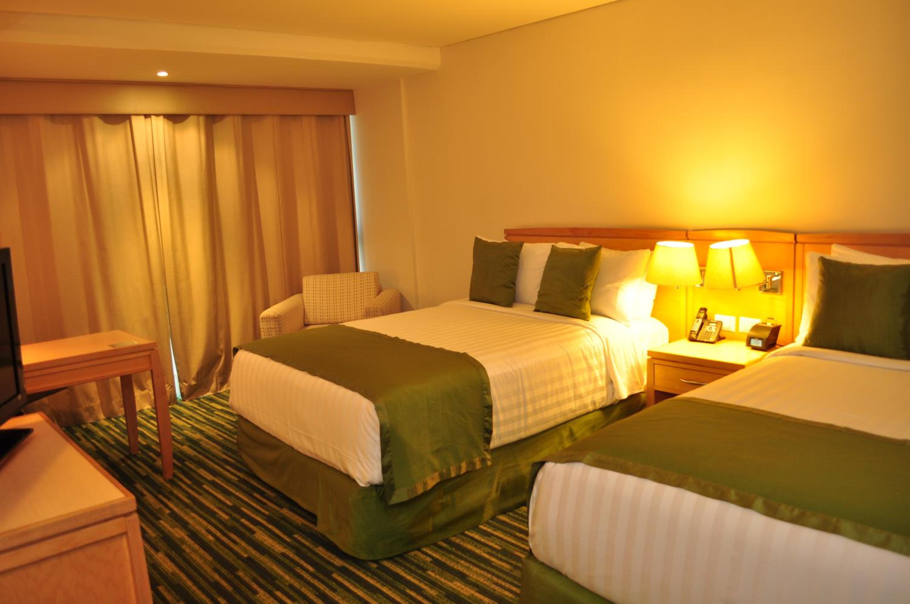 Executive Room with Two Double Beds photo 3