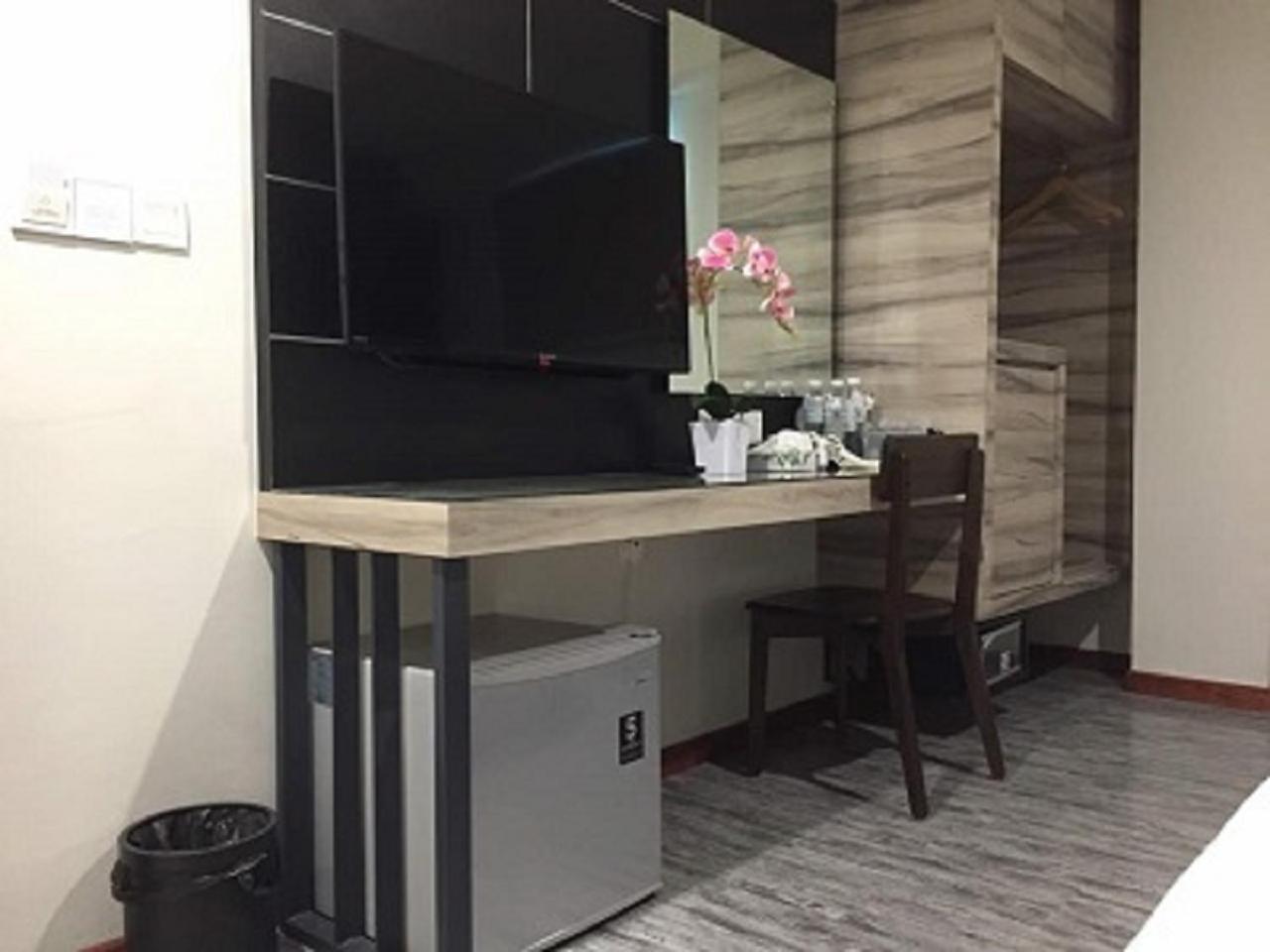 Family Room photo 3