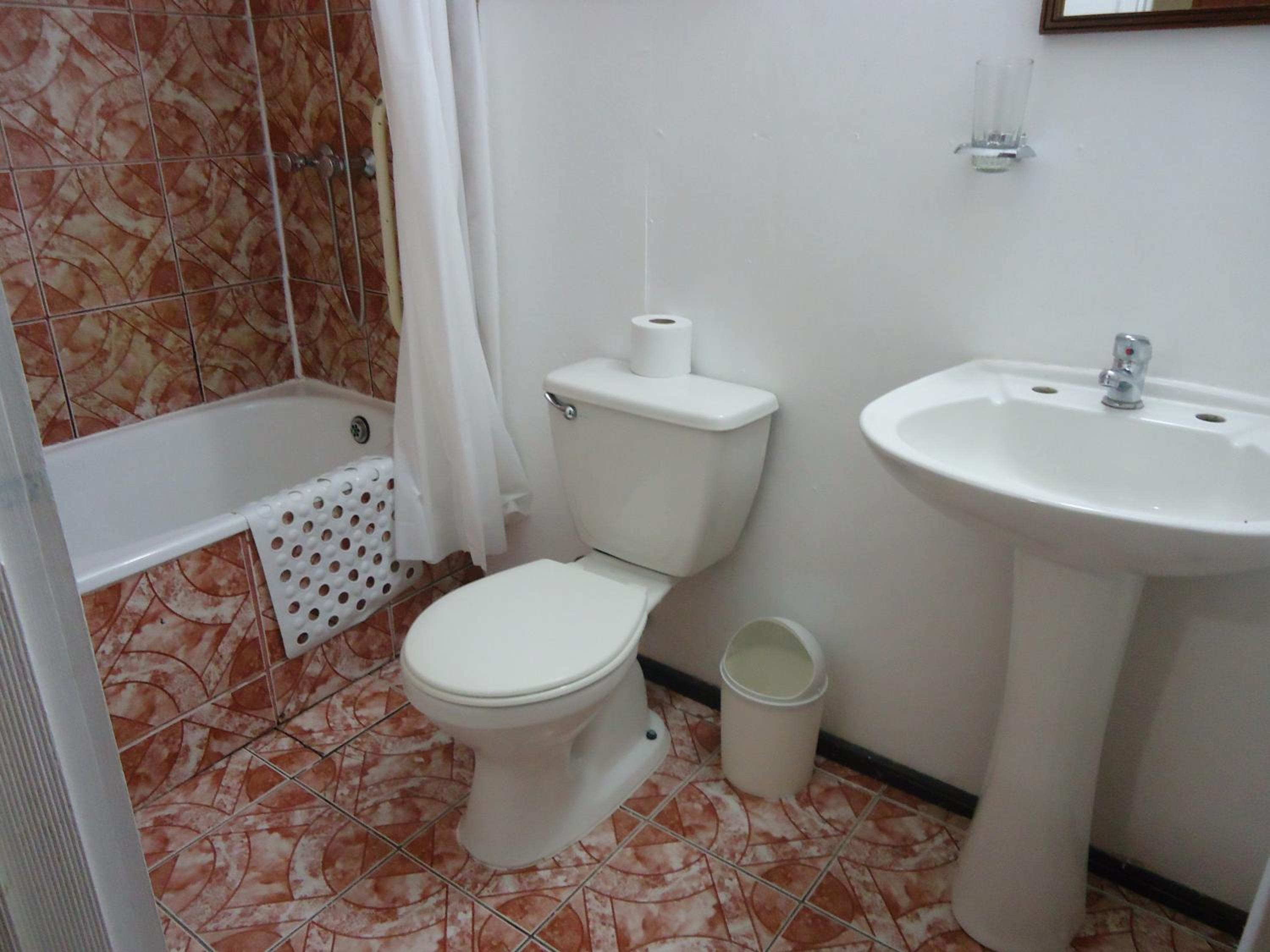 Single Room with Bathroom photo 2