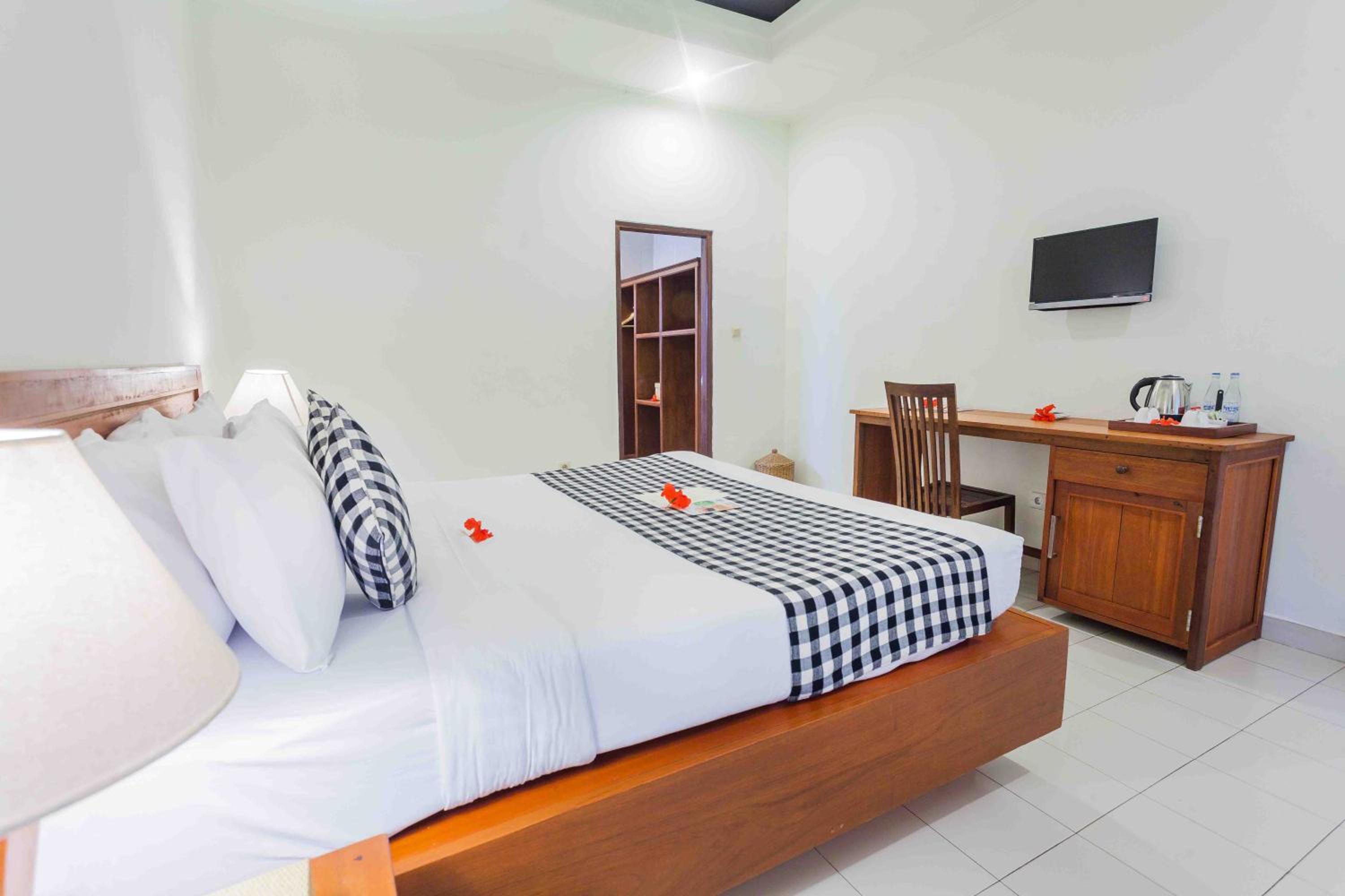 Standard Double or Twin Room - Photo 11