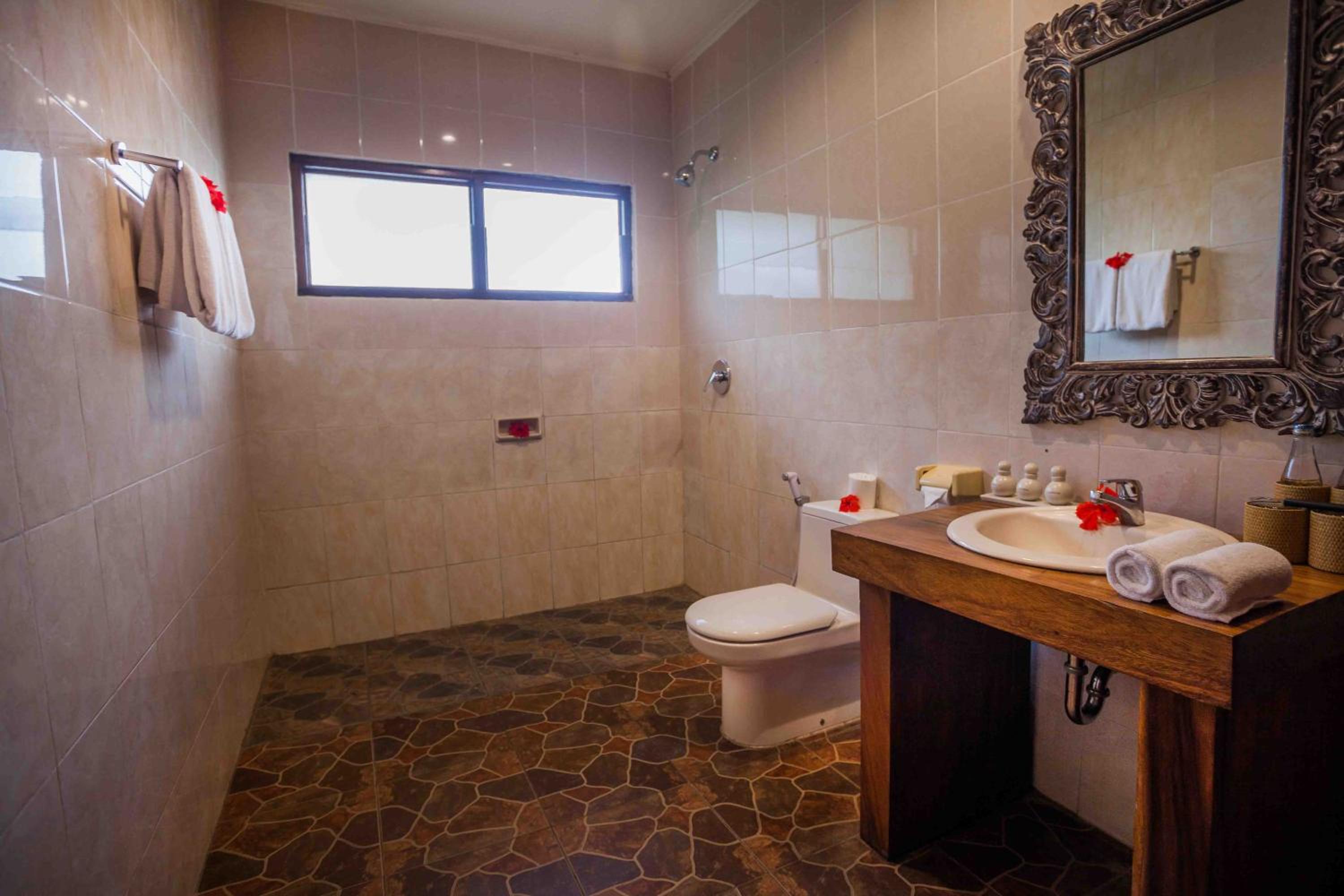 Standard Double or Twin Room - Photo 9