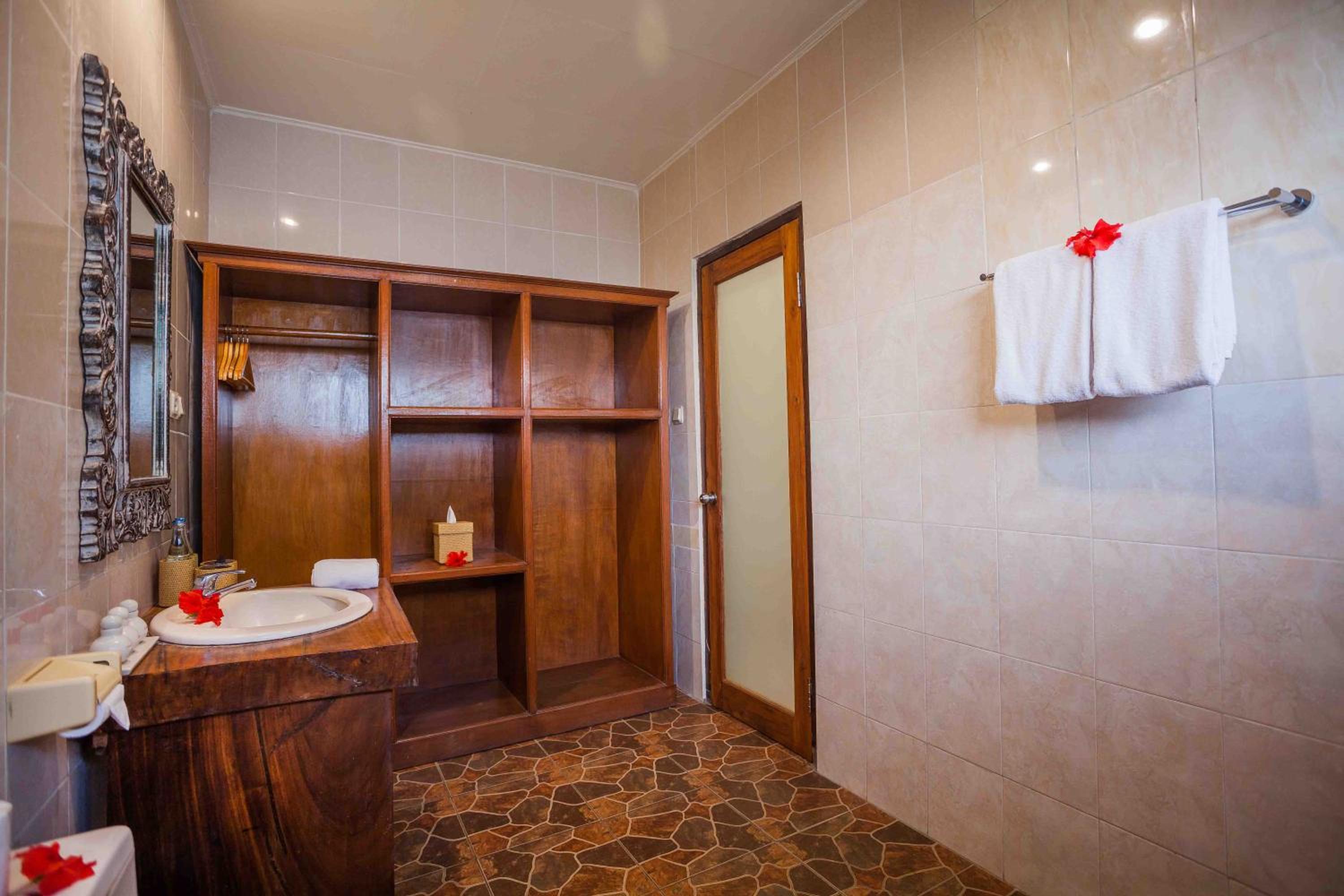 Standard Double or Twin Room - Photo 8