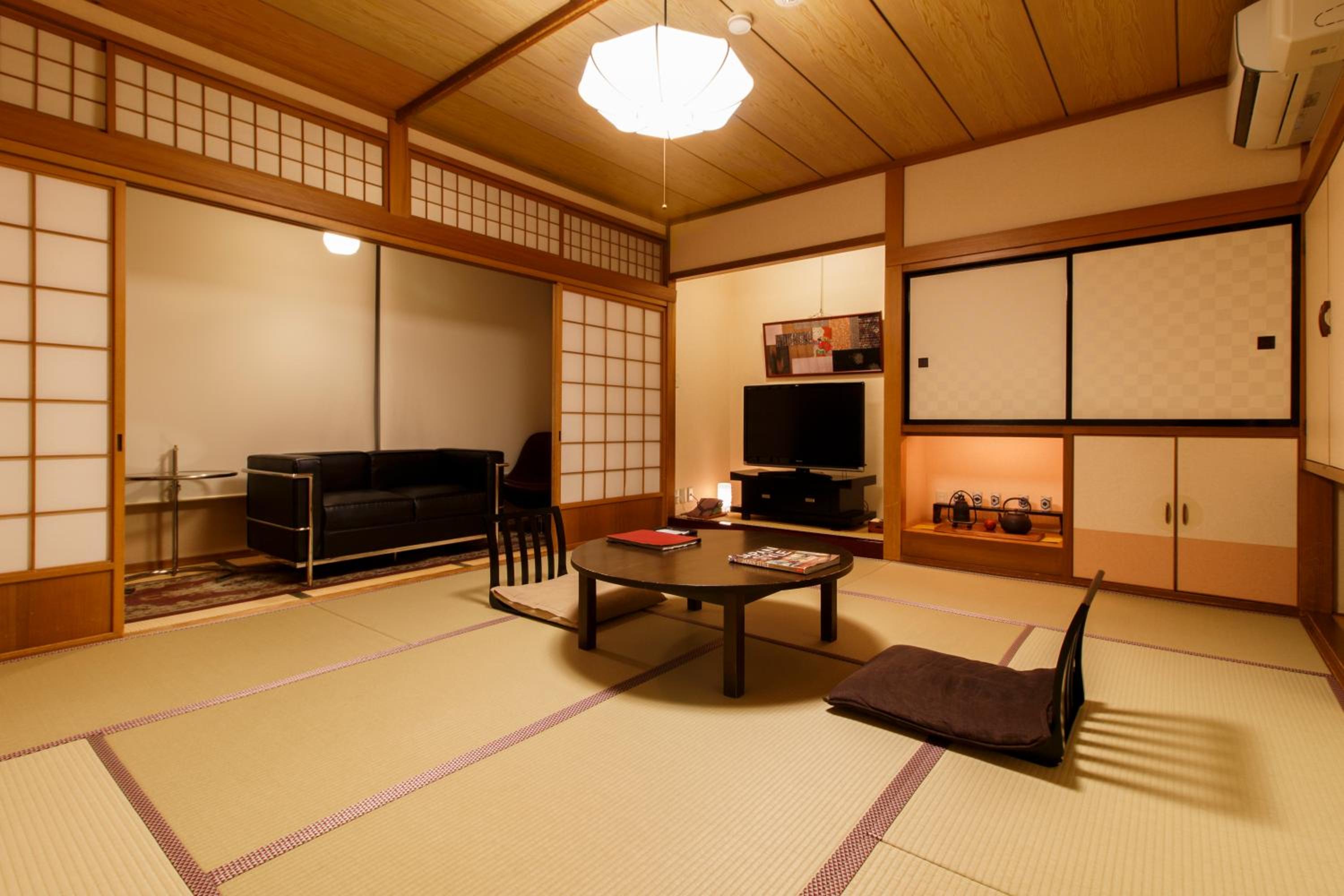 Japanese-Style Family Room - Non-Smoking - Photo 9