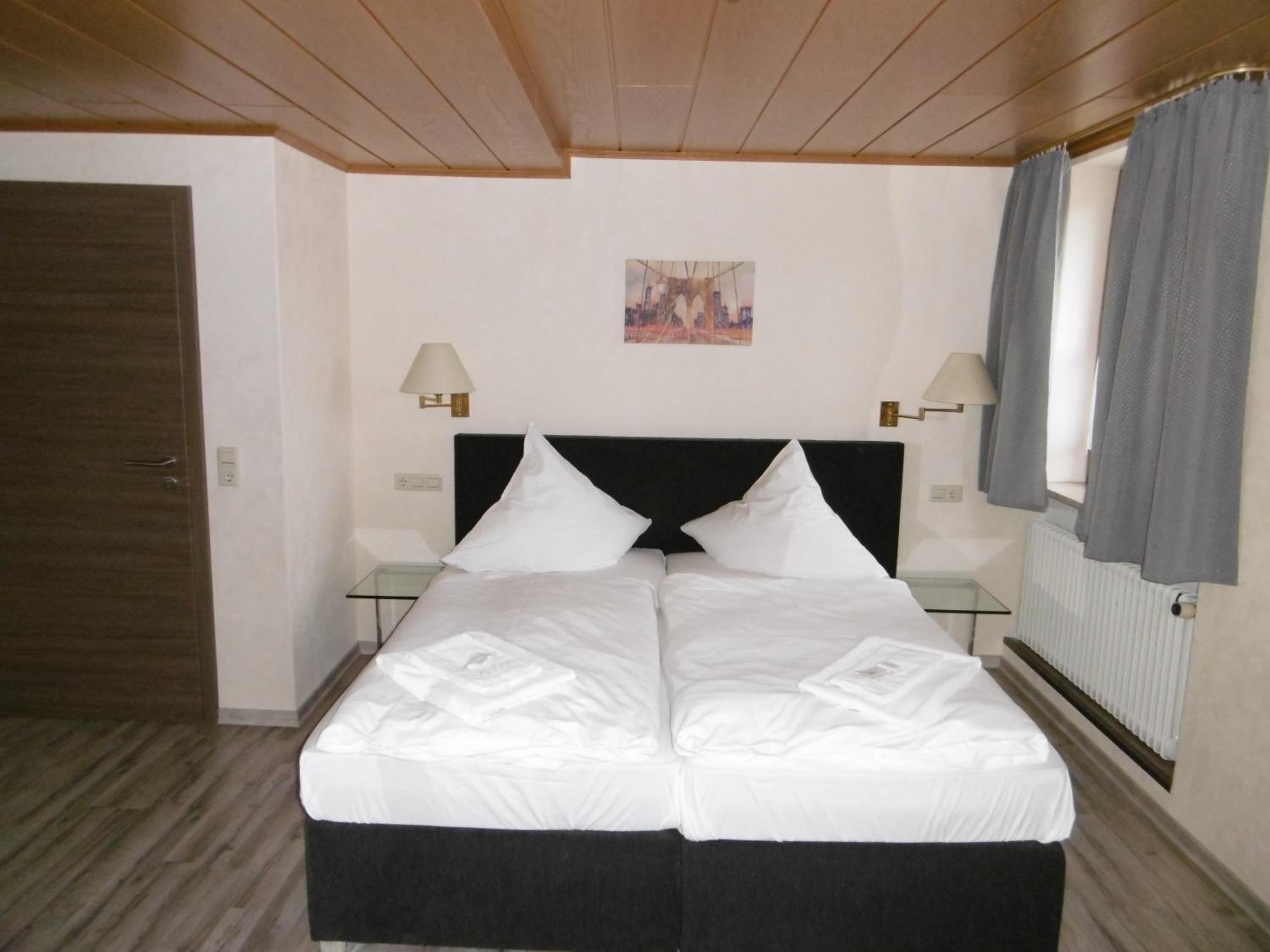 Double Room with Private Bathroom photo 1