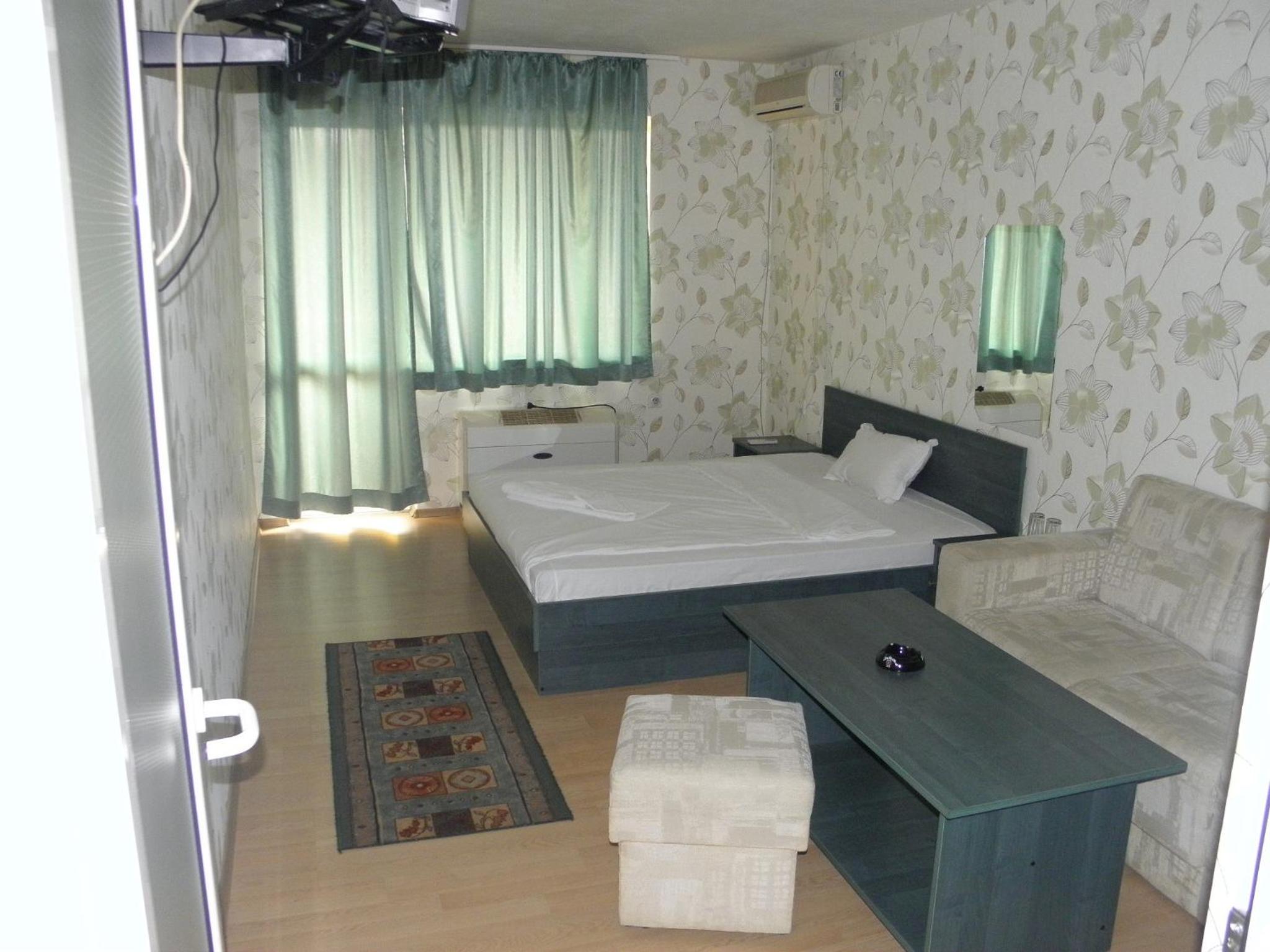 Double or Twin Room - Photo 5