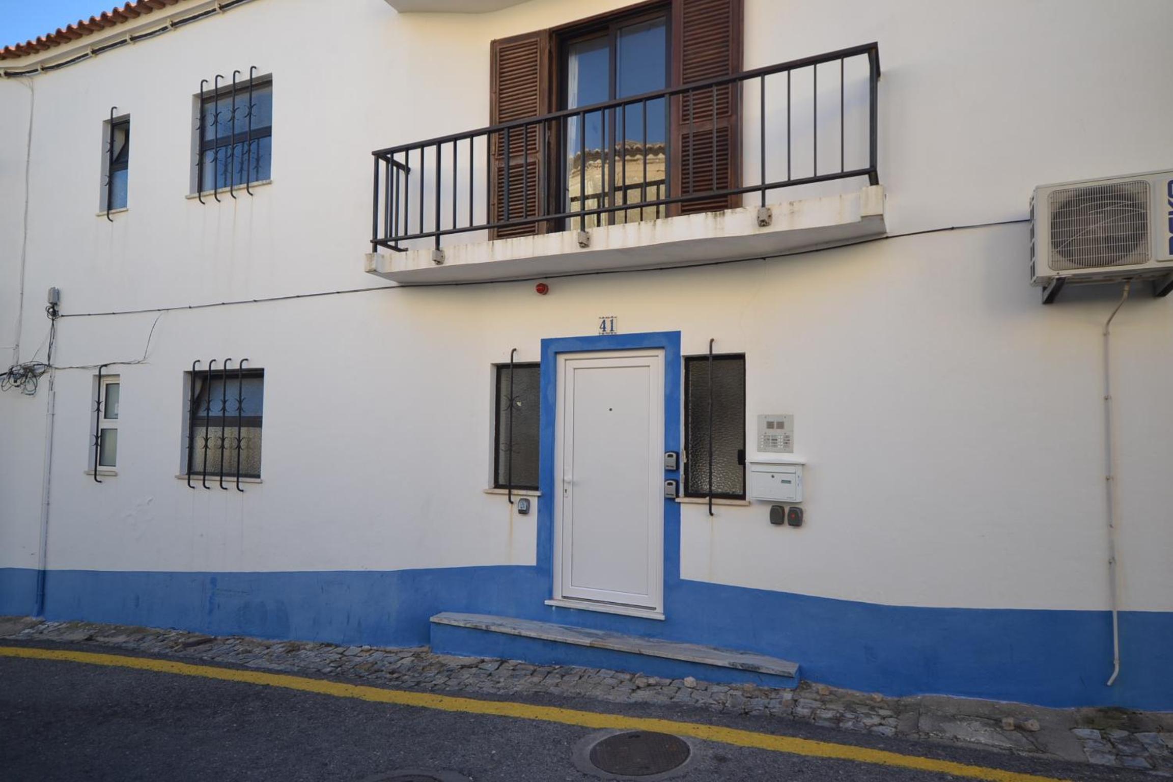 Apartment with Terrace - Photo 13