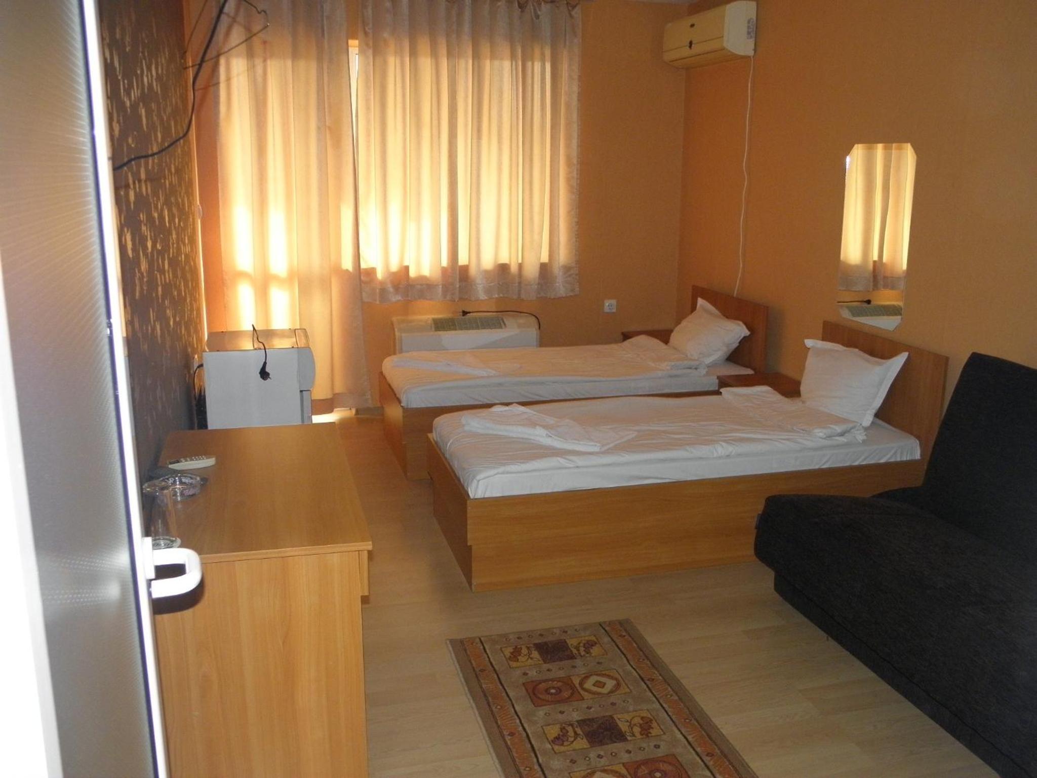 Double or Twin Room - Photo 4