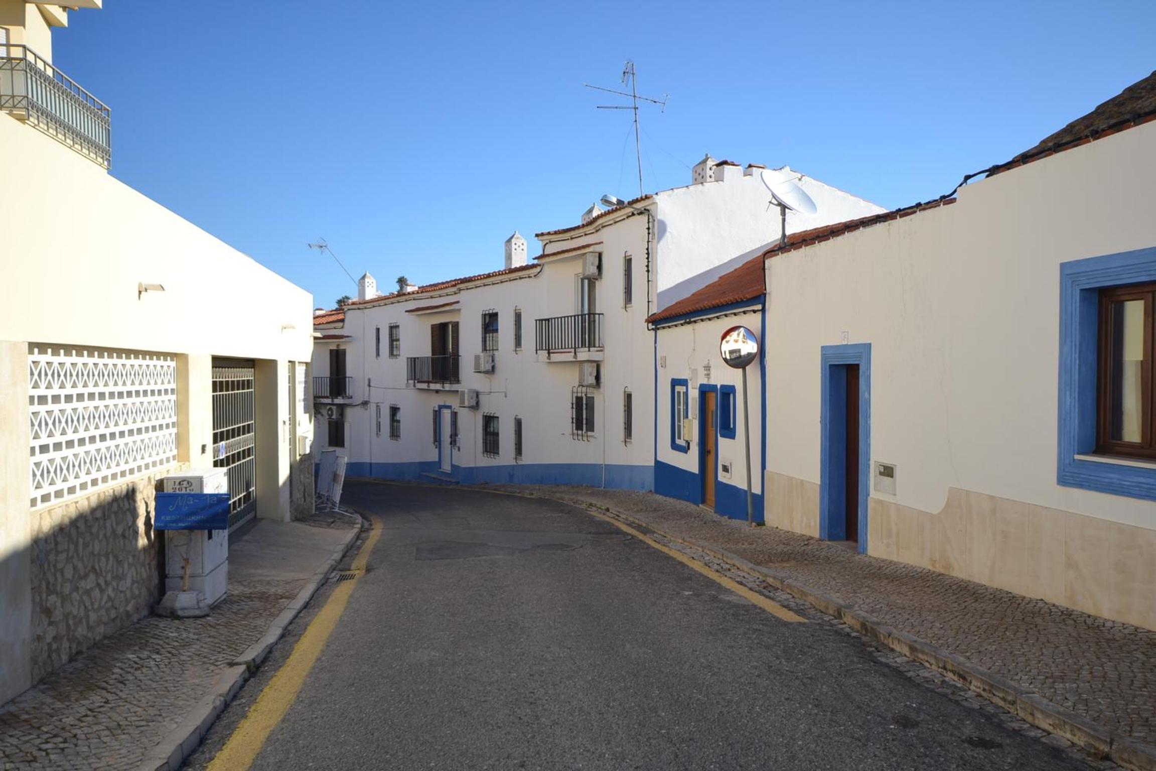 Apartment with Terrace - Photo 20