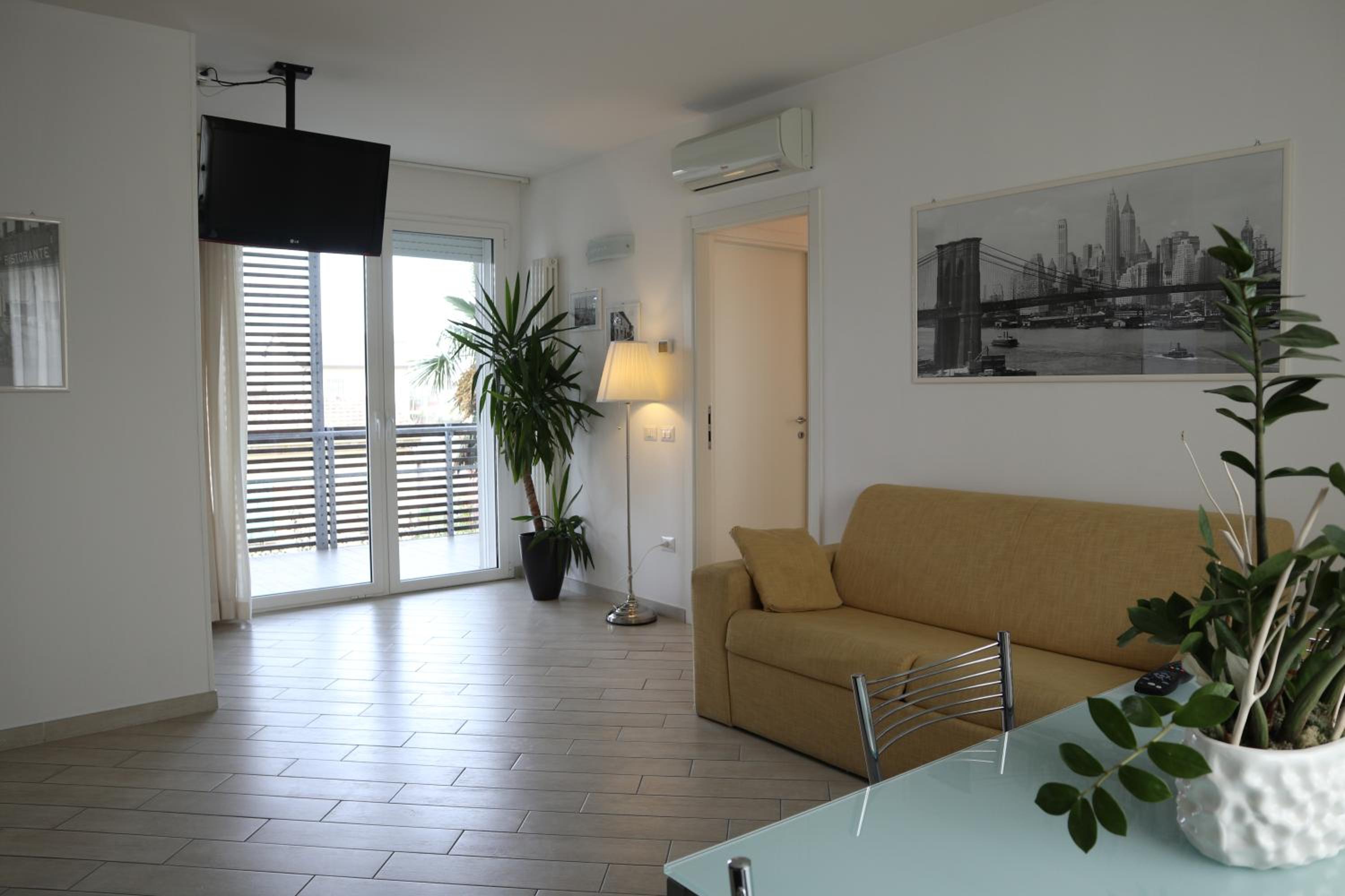 Suite with Terrace - Photo 9
