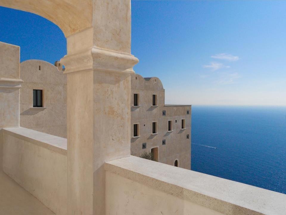Deluxe Suite with Terrace and Sea View photo 2