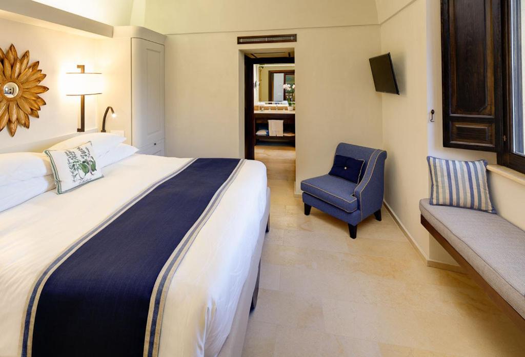 Deluxe Suite with Sea View - Photo 2