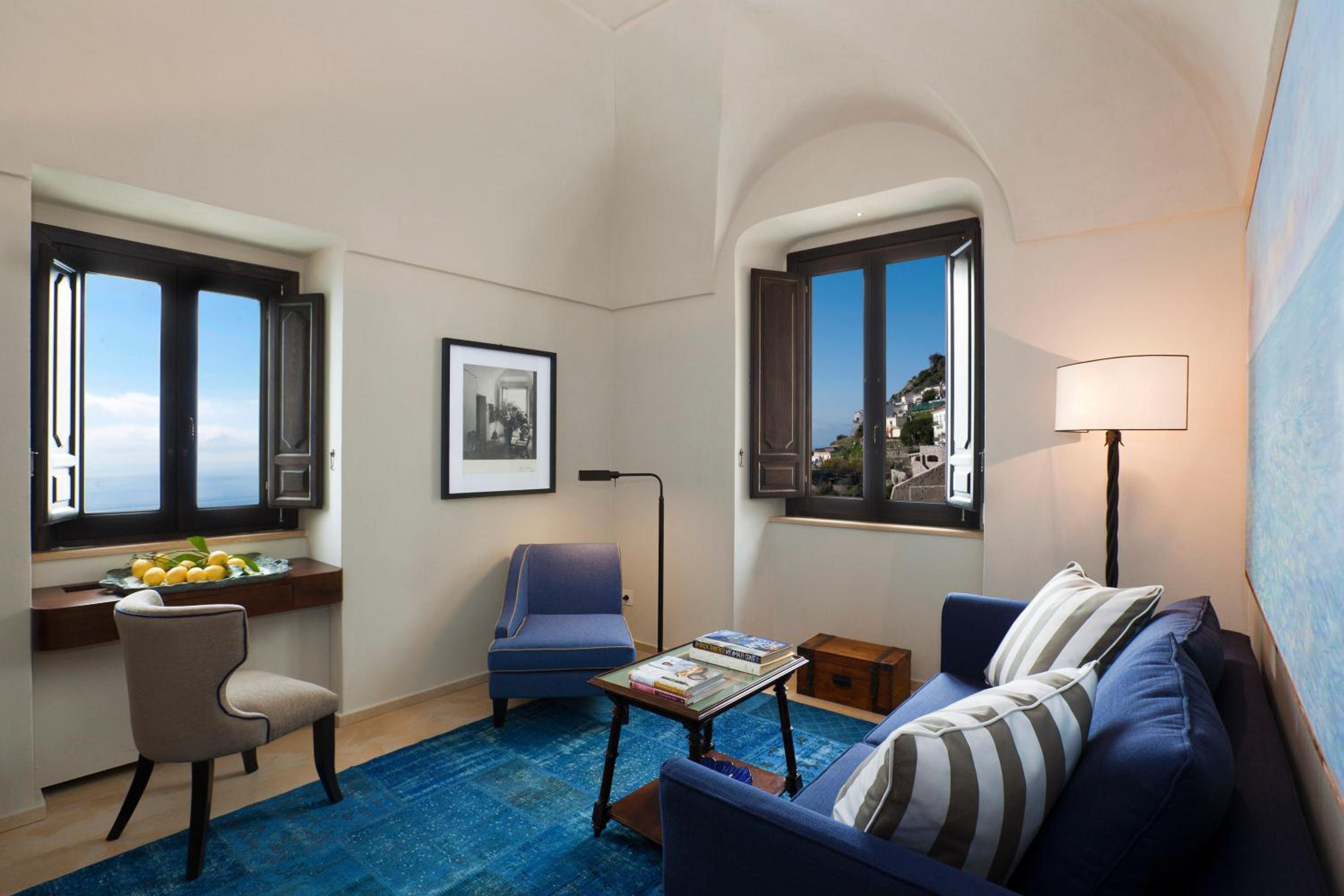 Deluxe Suite with Sea View - Photo 7