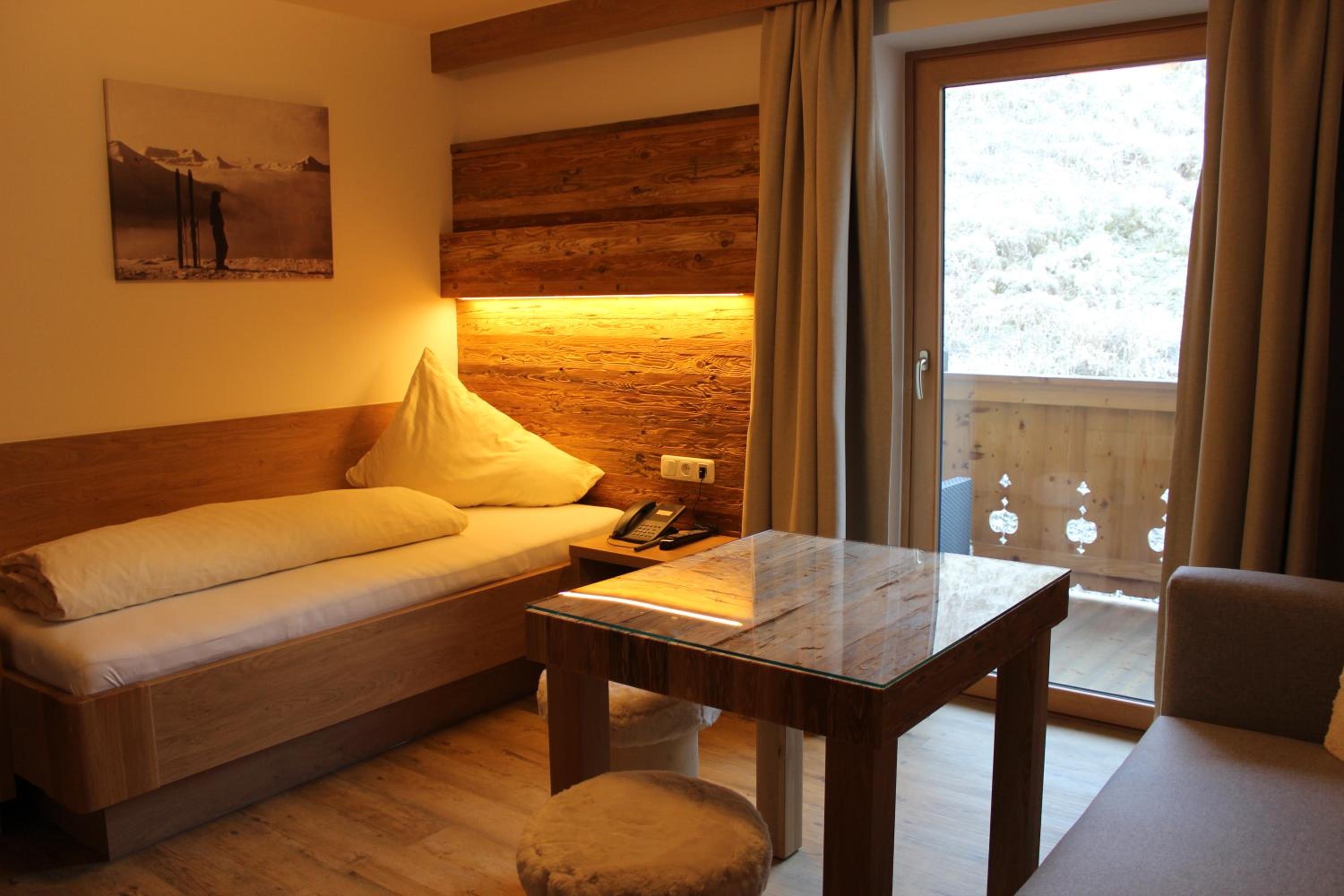 Small Twin Room photo 1