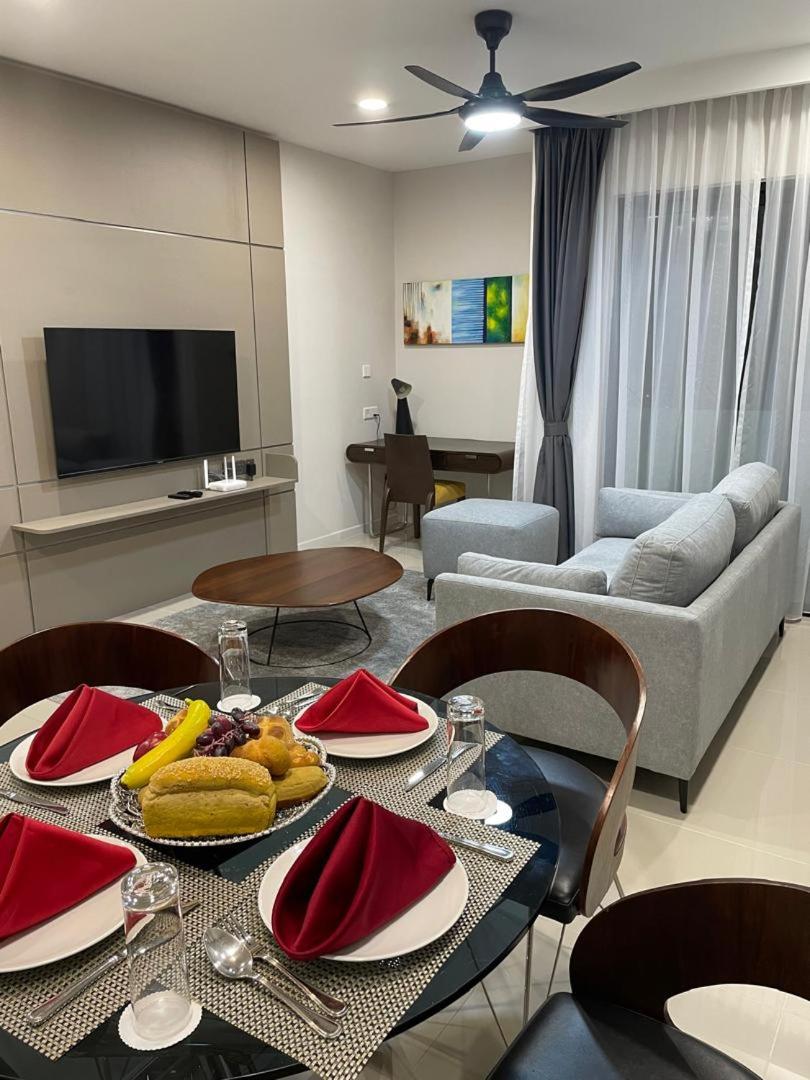 One-Bedroom Apartment with Balcony and City View photo 1