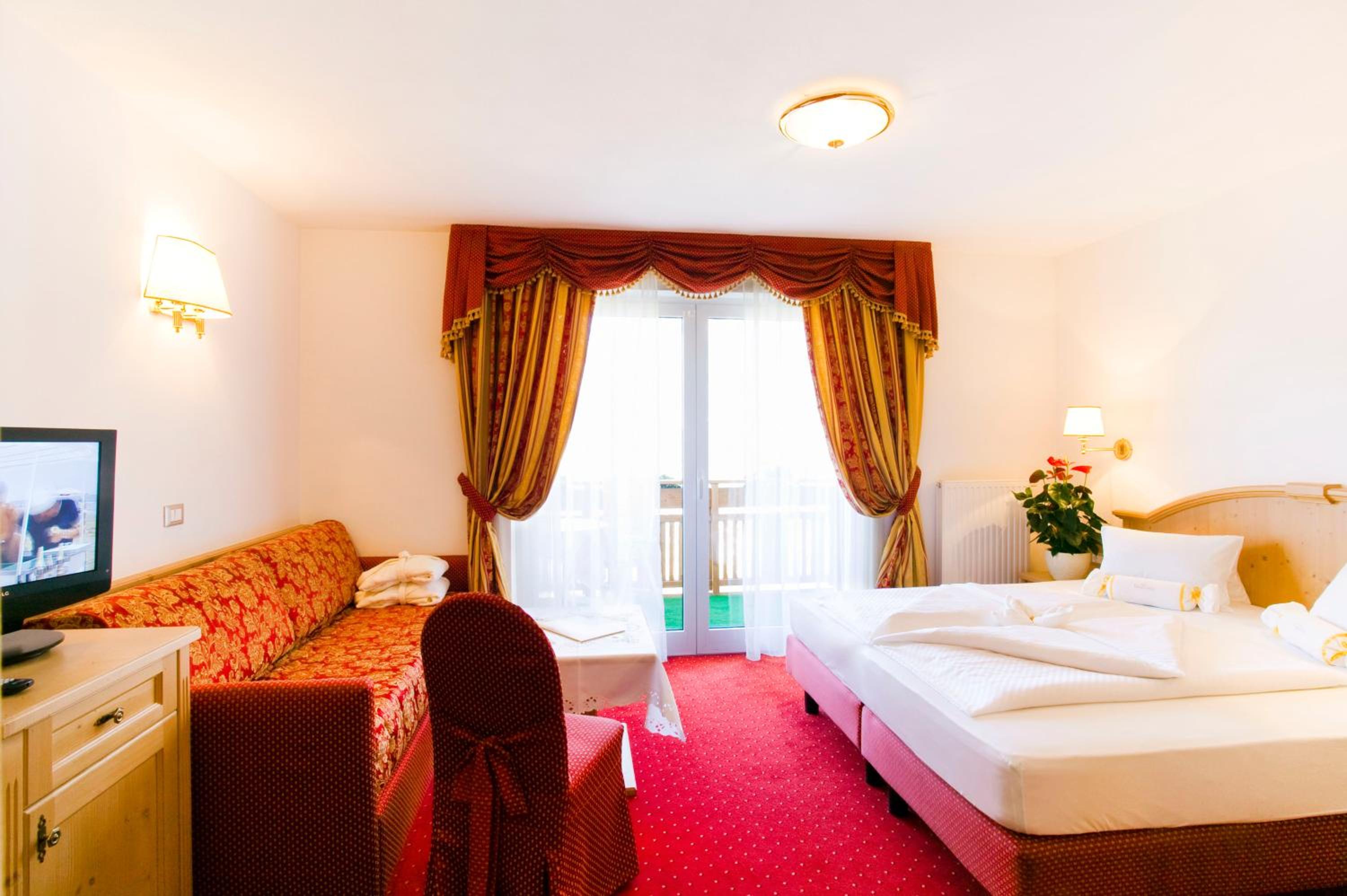 Superior Double or Twin Room with Balcony photo 3