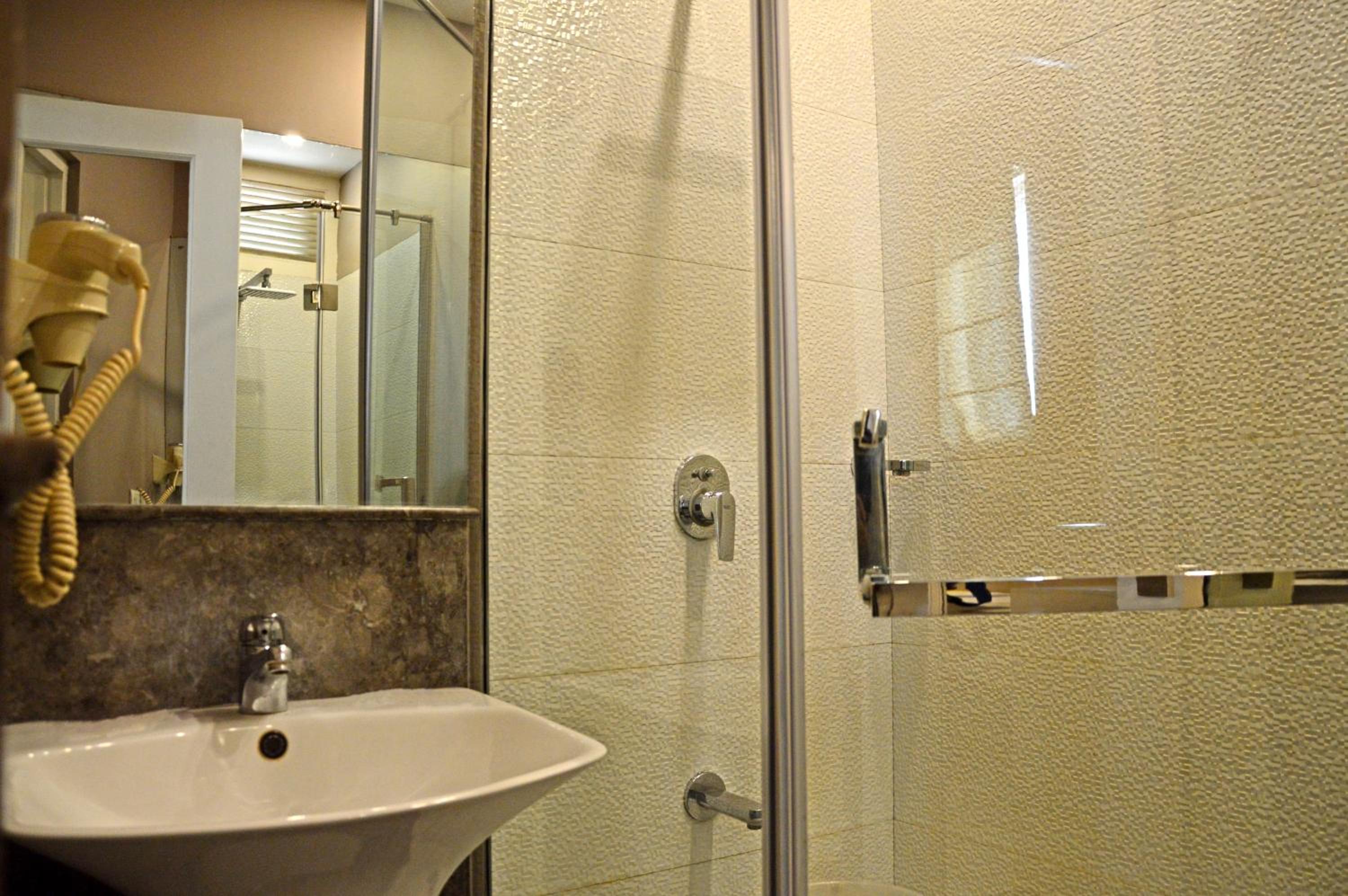Deluxe Double or Twin Room - Photo 10