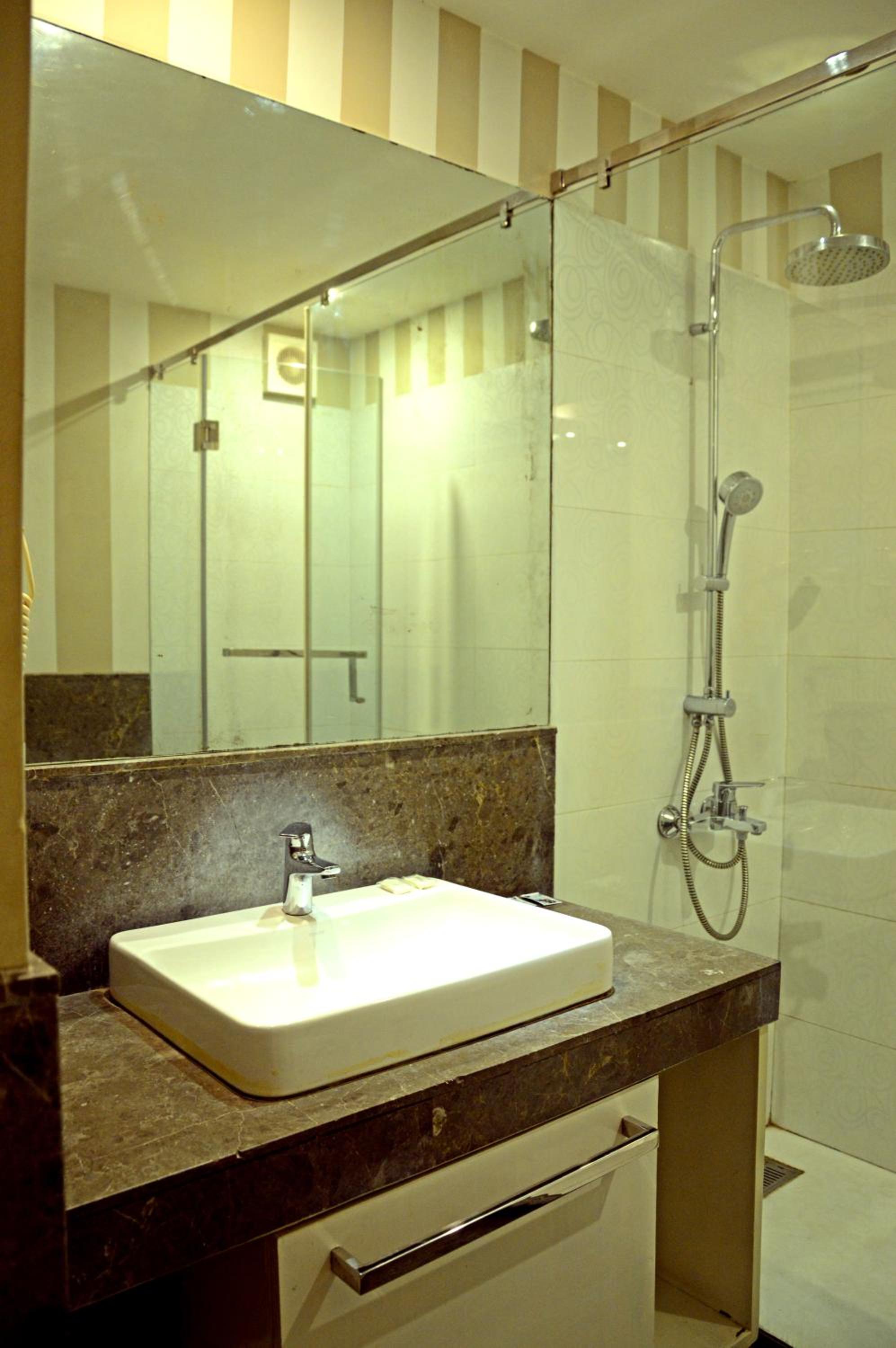 Deluxe Double or Twin Room - Photo 7