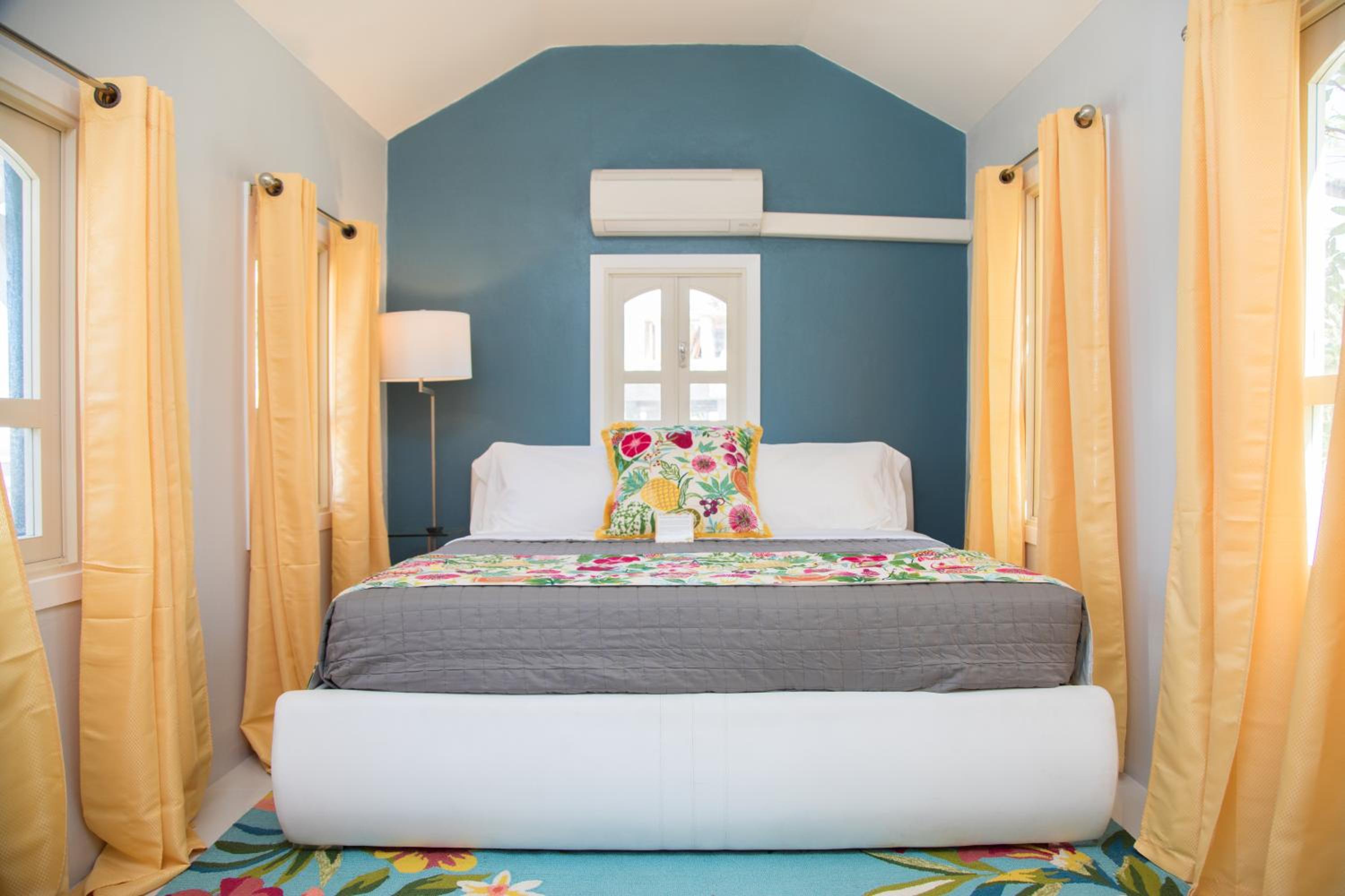 Deluxe Double Room with Balcony and Sea View