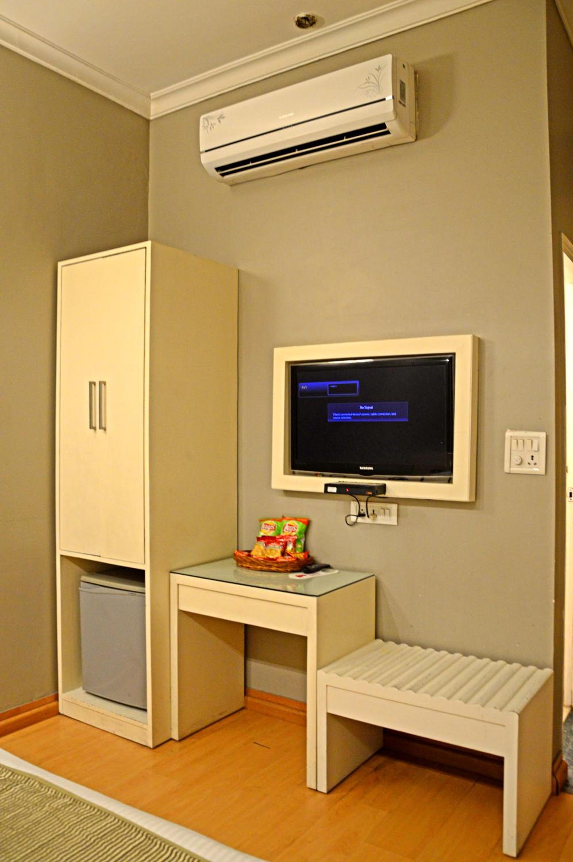 Standard Twin Room - Photo 4