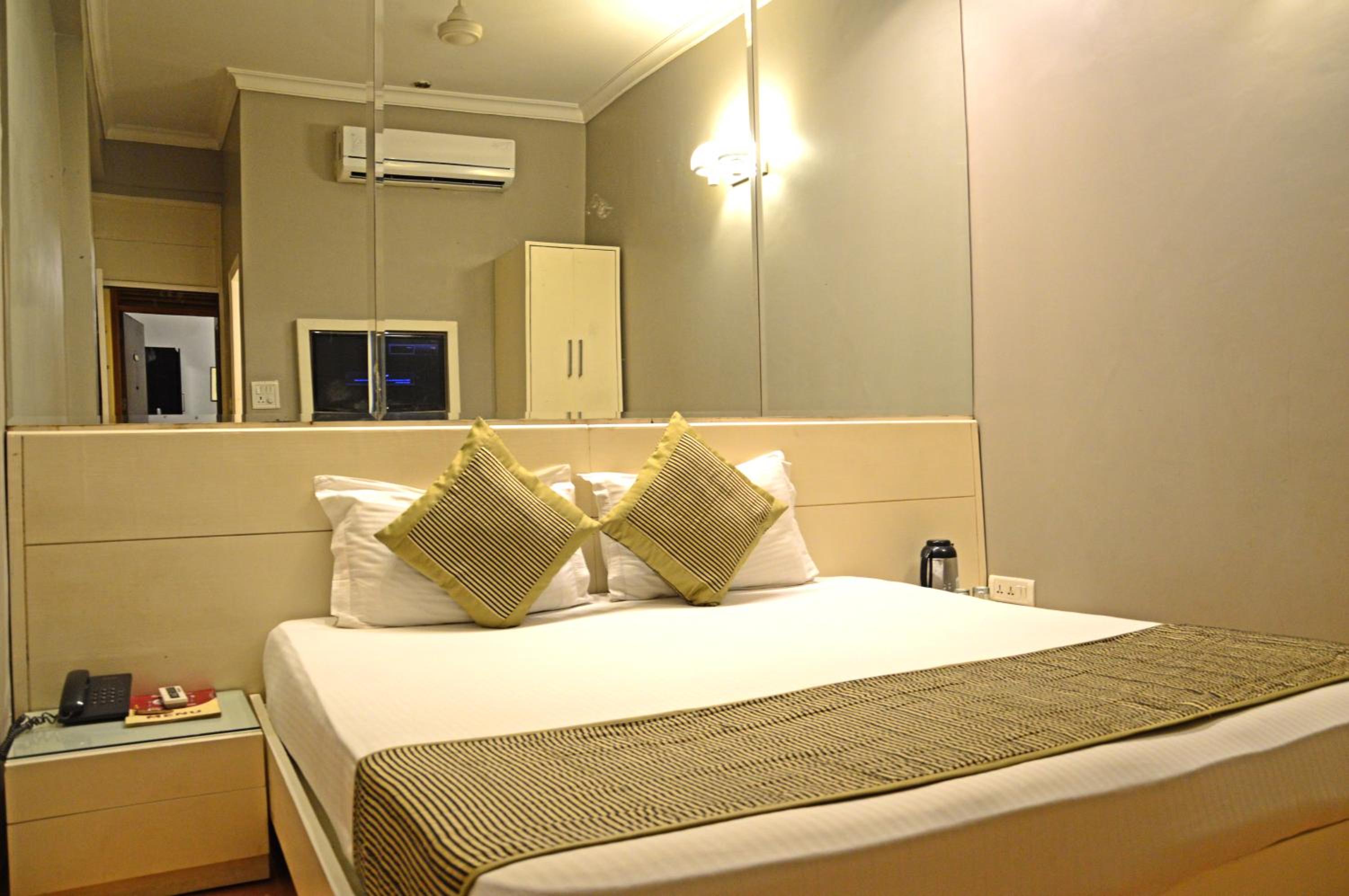 Deluxe Double or Twin Room - Photo 5